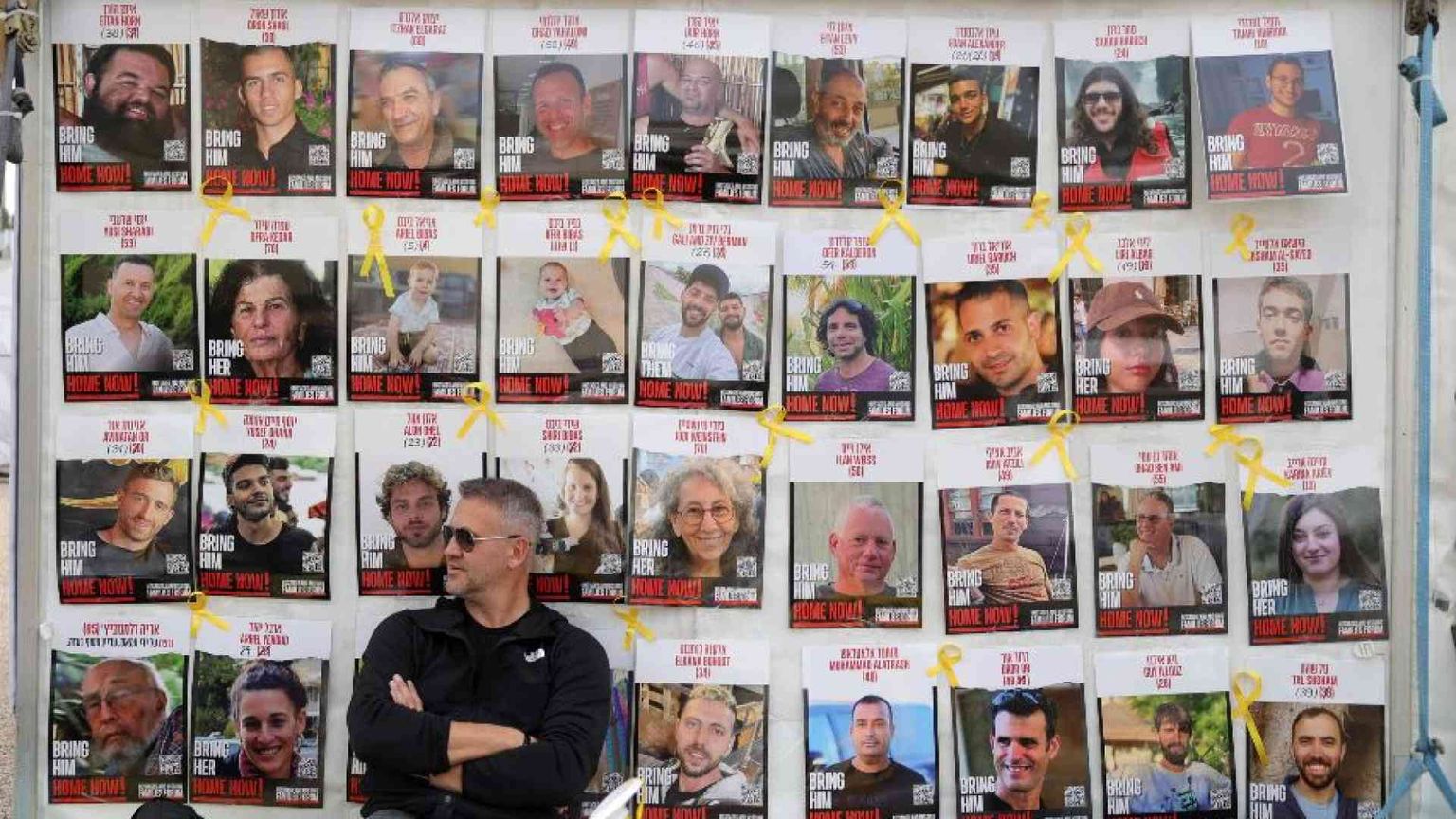 I 33 ostaggi di Hamas liberi per primi: chi sono. Paura per bimbi e anziani