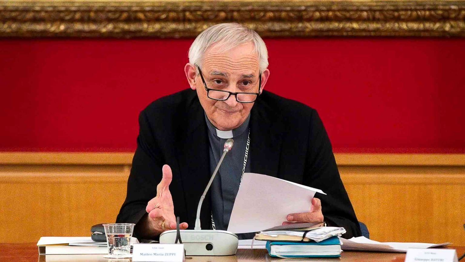Zuppi: «La Chiesa dialoghi con tutti. Bene i cristiani in politica»