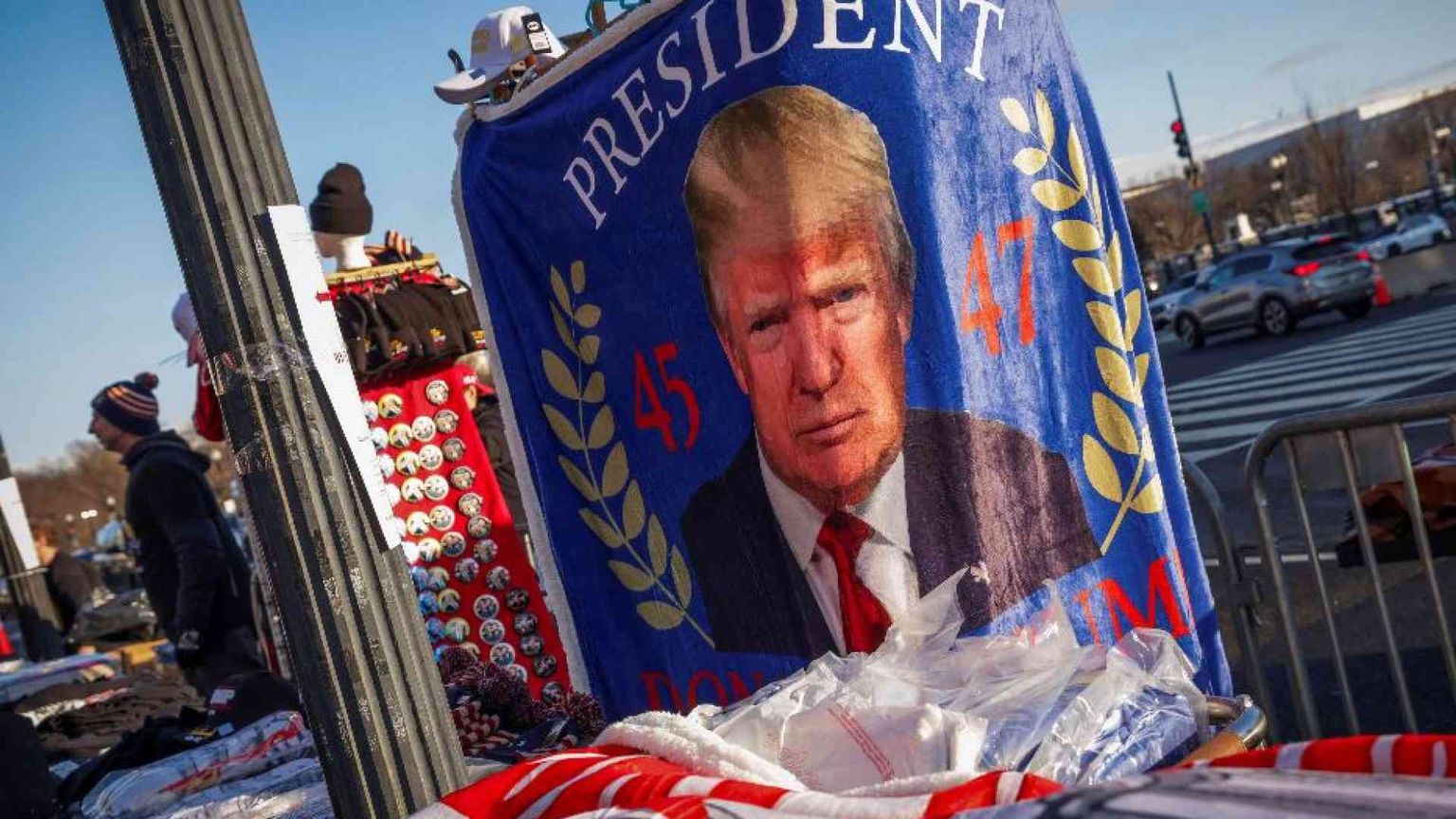 Una cerimonia uguale da decenni che neanche il freddo polare cambia