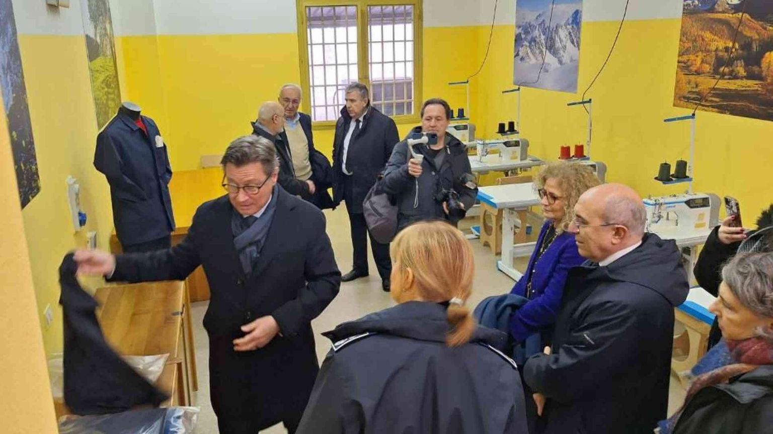 Una linea di vestiti nel carcere di Busto Arsizio