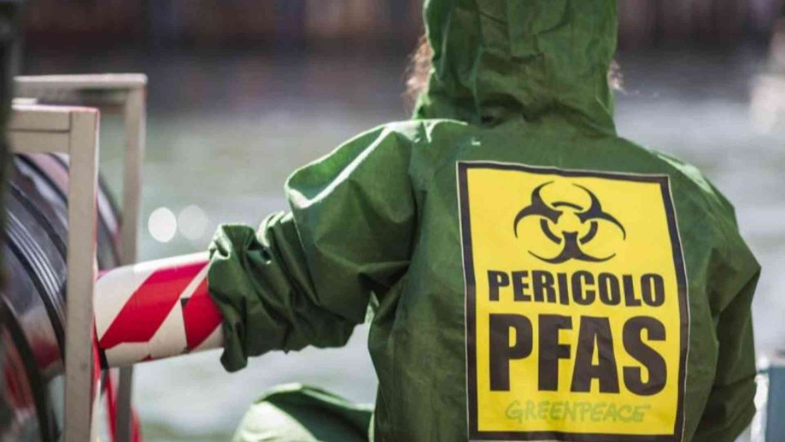 «Acque potabili contaminate da Pfas». Ma l’Italia non ha ancora una legge