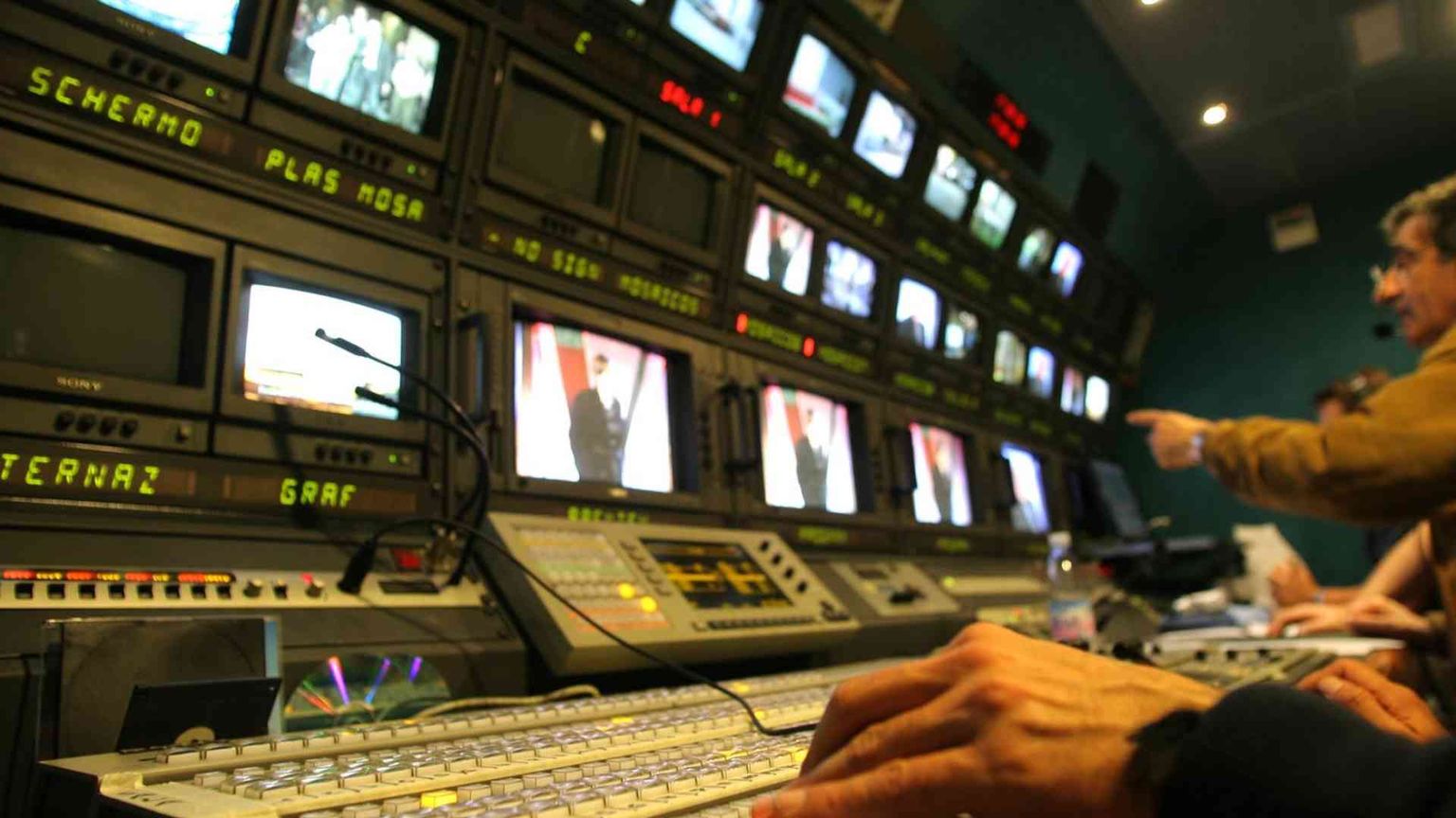 Il Papa: «Trasmettere speranza, disarmare la comunicazione»