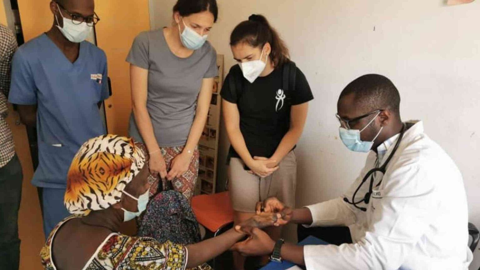 Omero, Dario e chi si prende cura dei lebbrosi sulle orme di Follereau