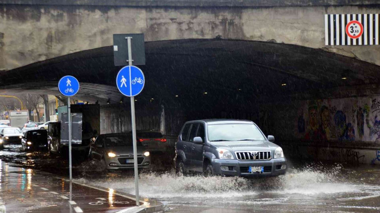 La Liguria e Firenze sono alle prese con bombe d'acqua e allagamenti