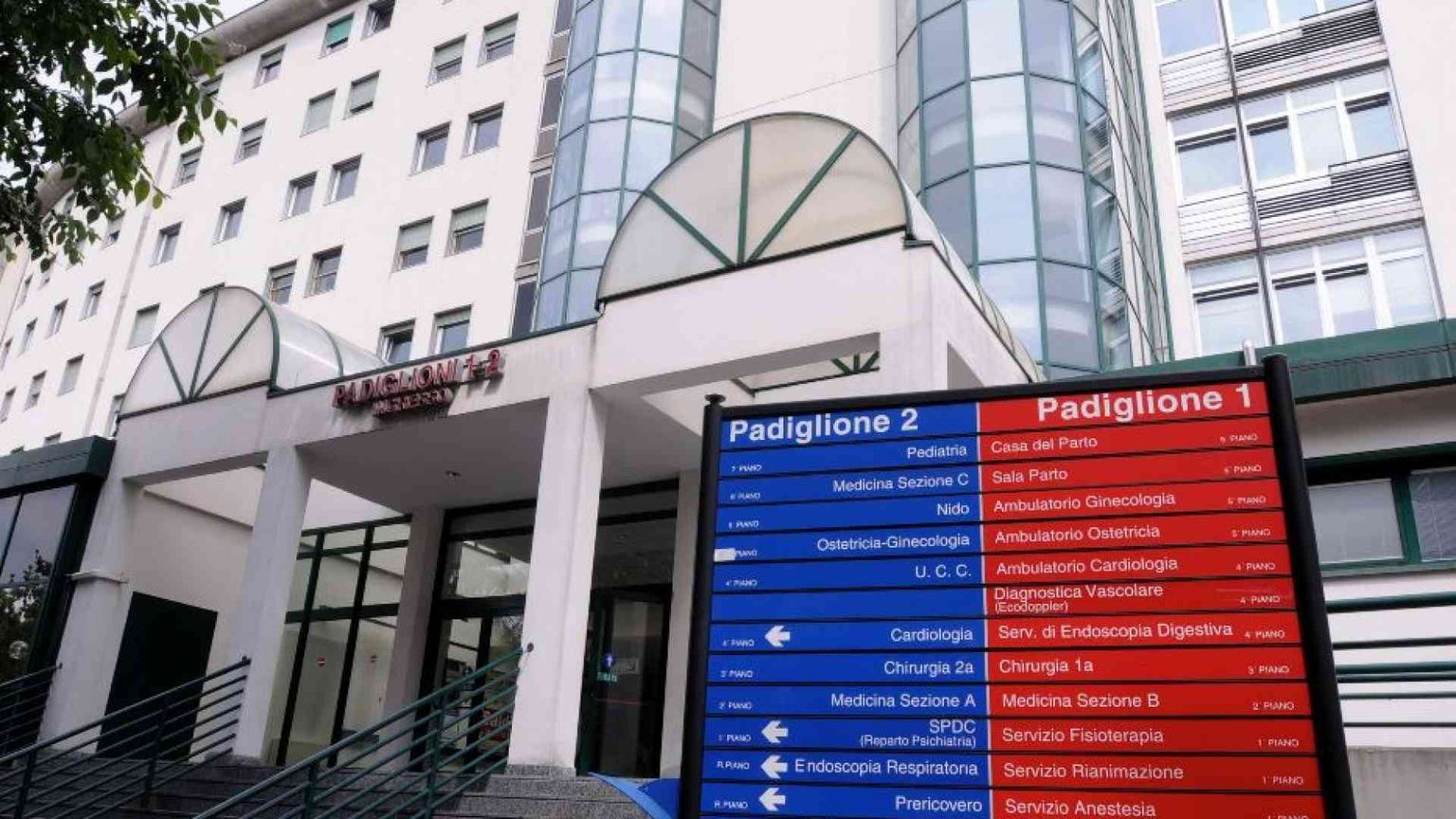 La 16enne che ha partorito in casa e il suo piccolo morto sul balcone