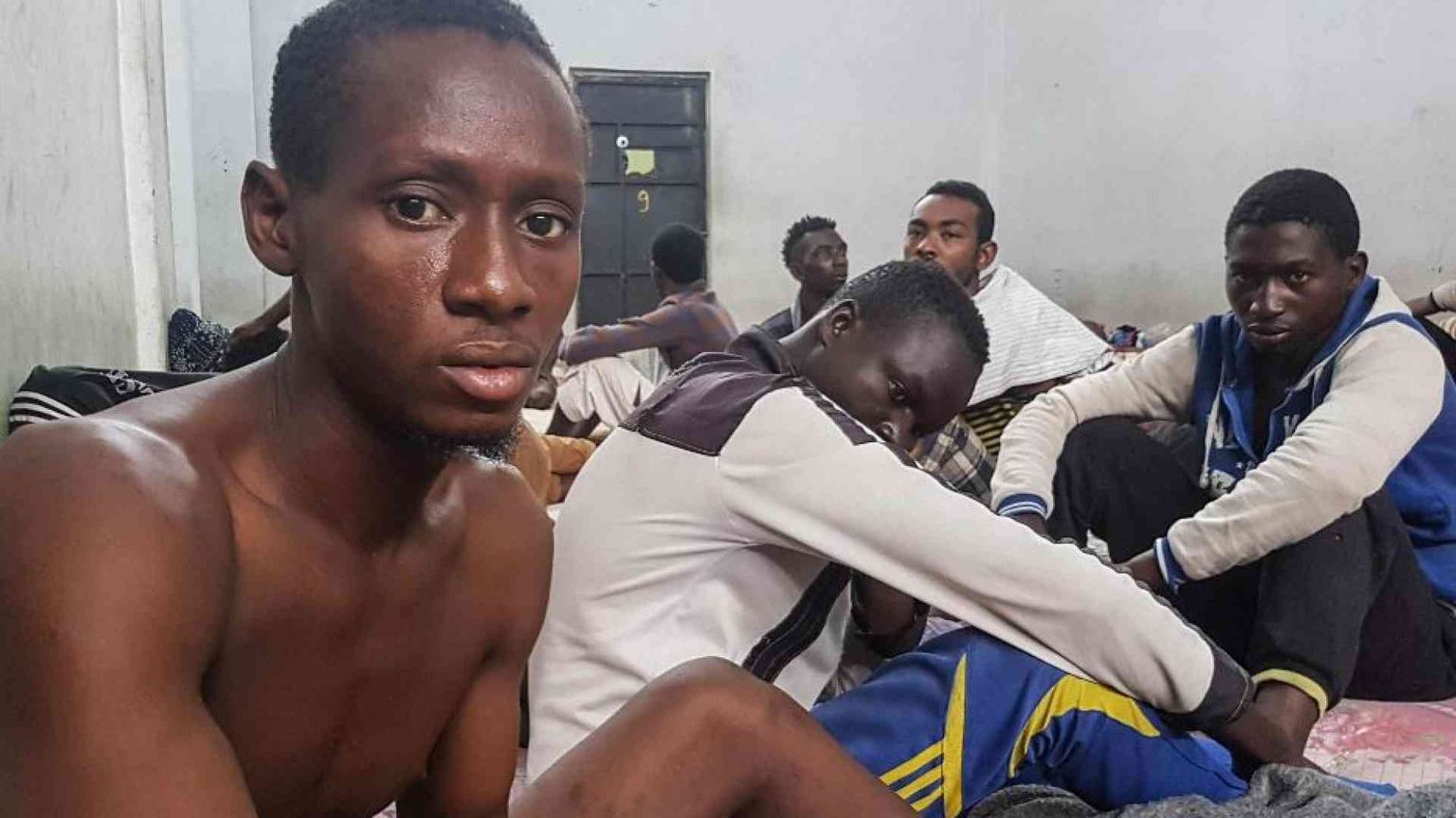 Ecco gli atti della Corte penale: così Almasri picchiava e torturava