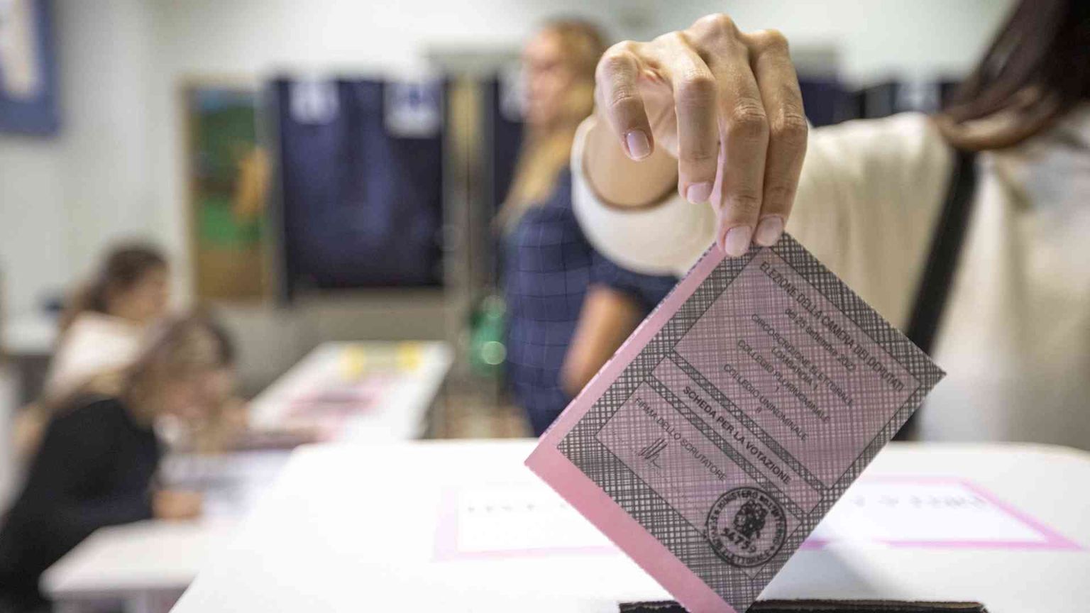 Rispunta il Mattarellum. E tutti cercano l’arma contro il non voto