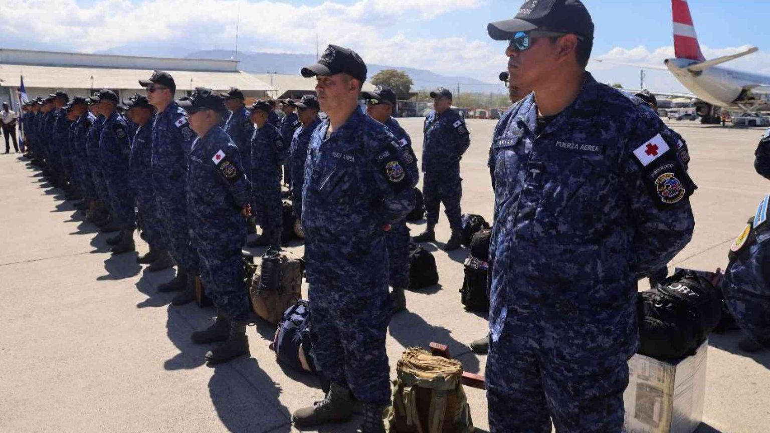 Congelati i fondi Usa per Haiti. Arrivano i militari del Salvador