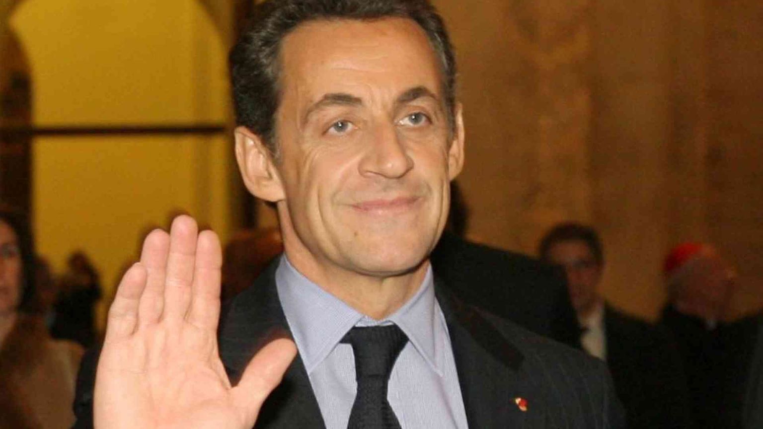 Braccialetto elettronico per l'ex presidente Sarkozy