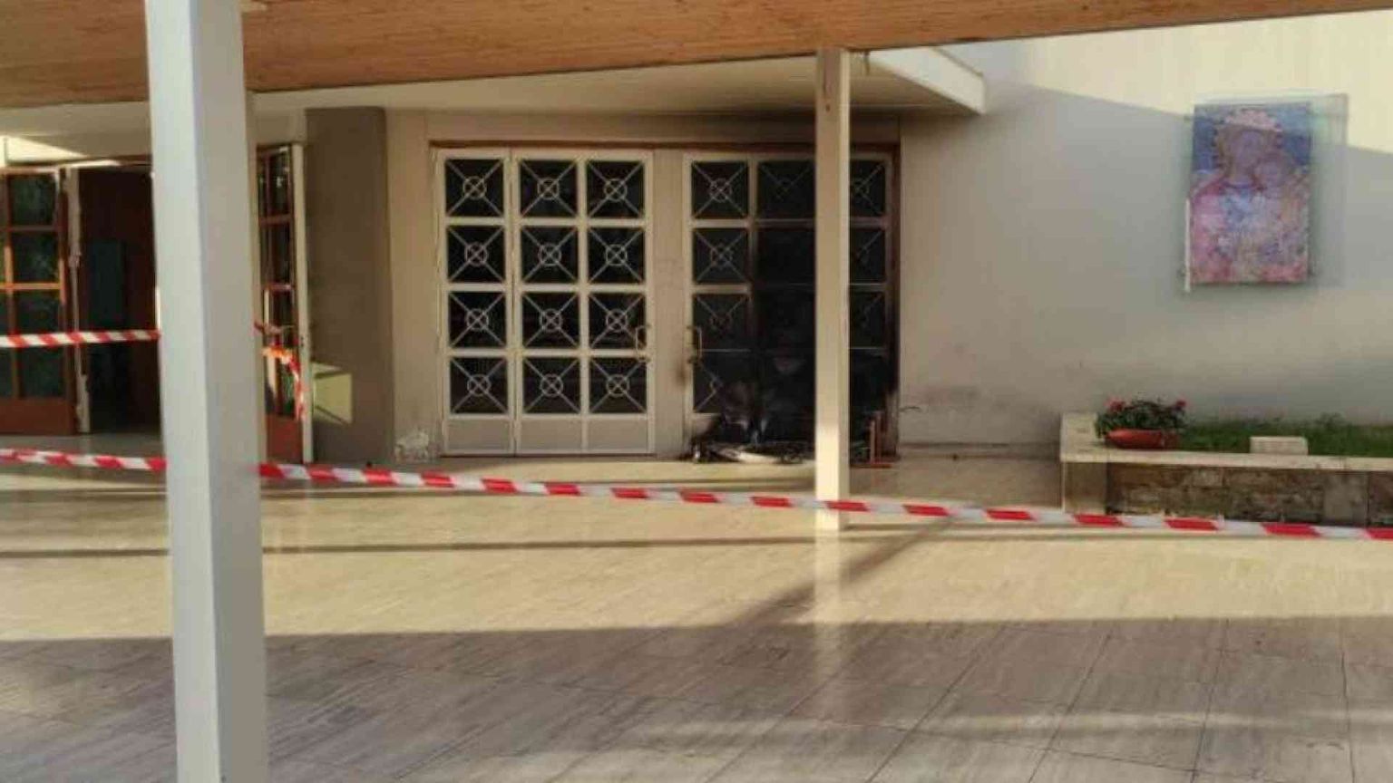 Raid in chiesa a Marigliano. Il parroco: «Noi non indietreggiamo»