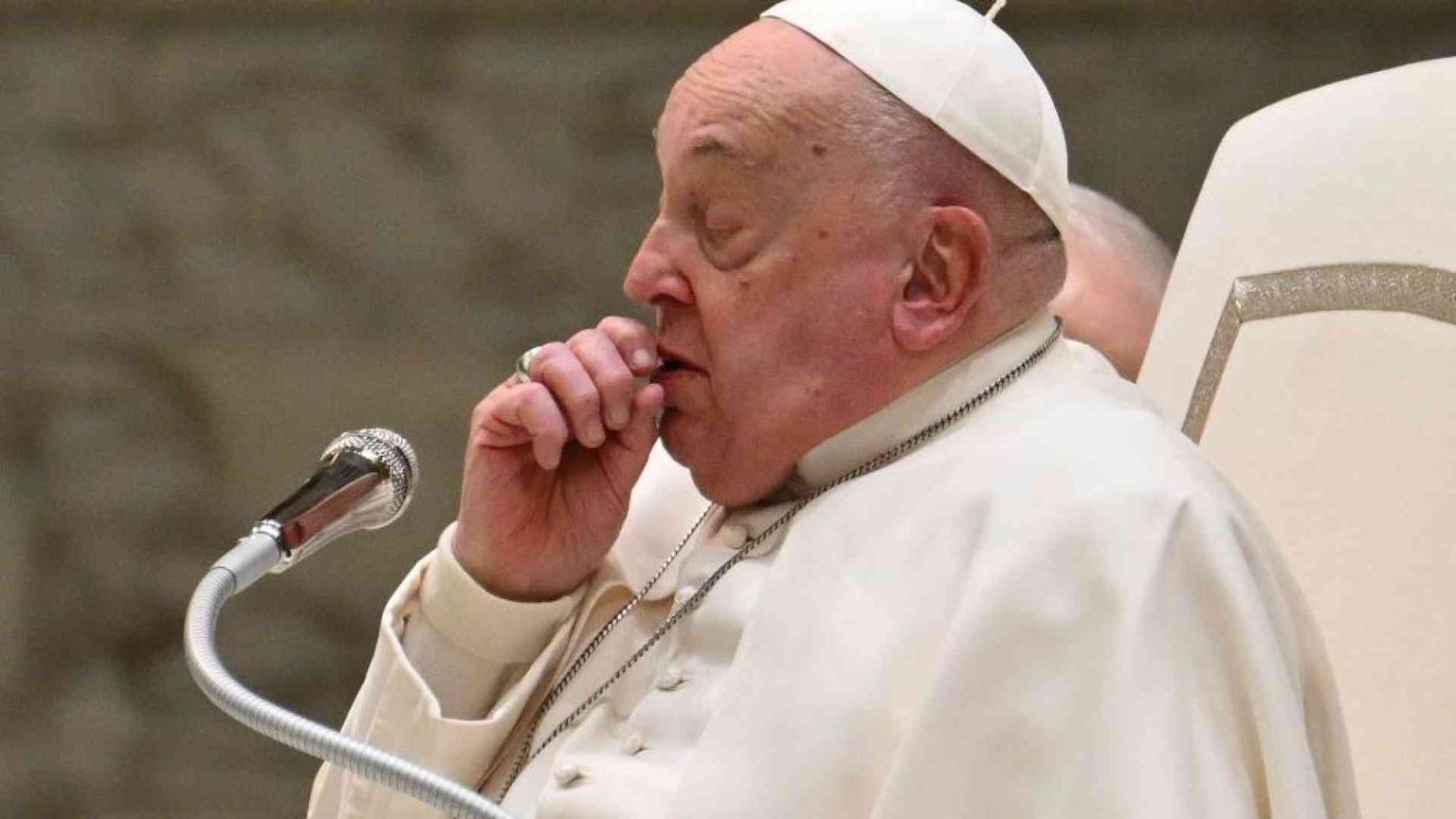 Il Papa ha la bronchite, le udienze si spostano in Santa Marta