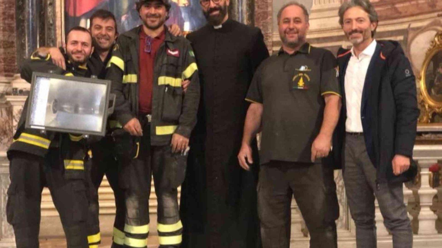 Il centro si spopola ma la chiesa si riempie. E diventa un'oasi per i lavoratori