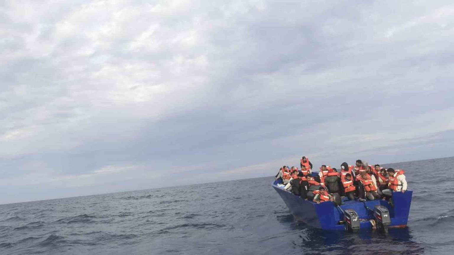 Riprendono gli sbarchi. E in Albania «licenziati i lavoratori dei centri»