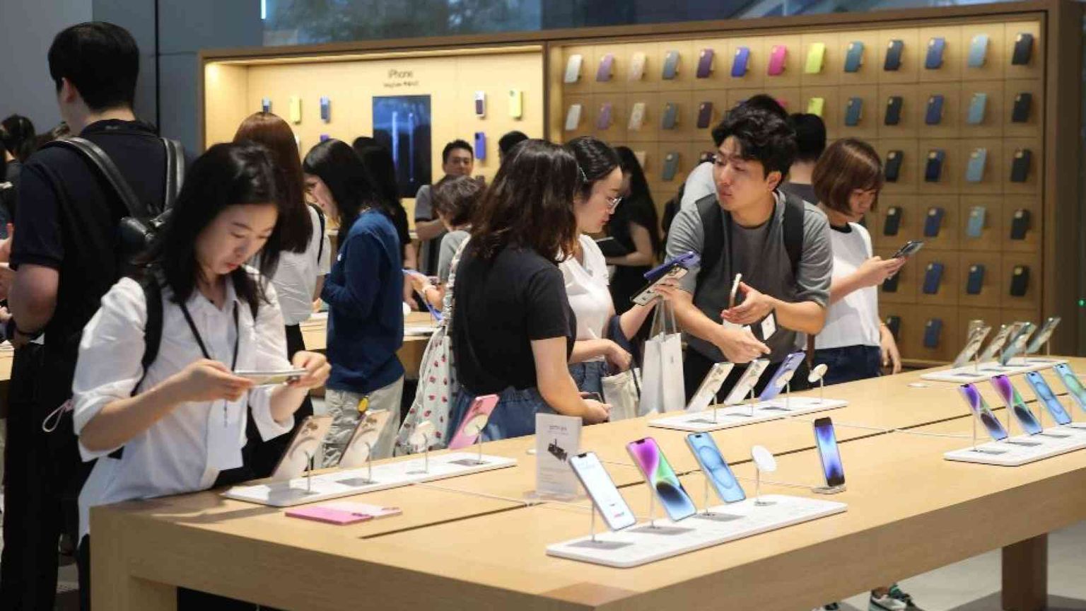 I giovani sudcoreani inchiodati alla sedia per 11 ore al giorno