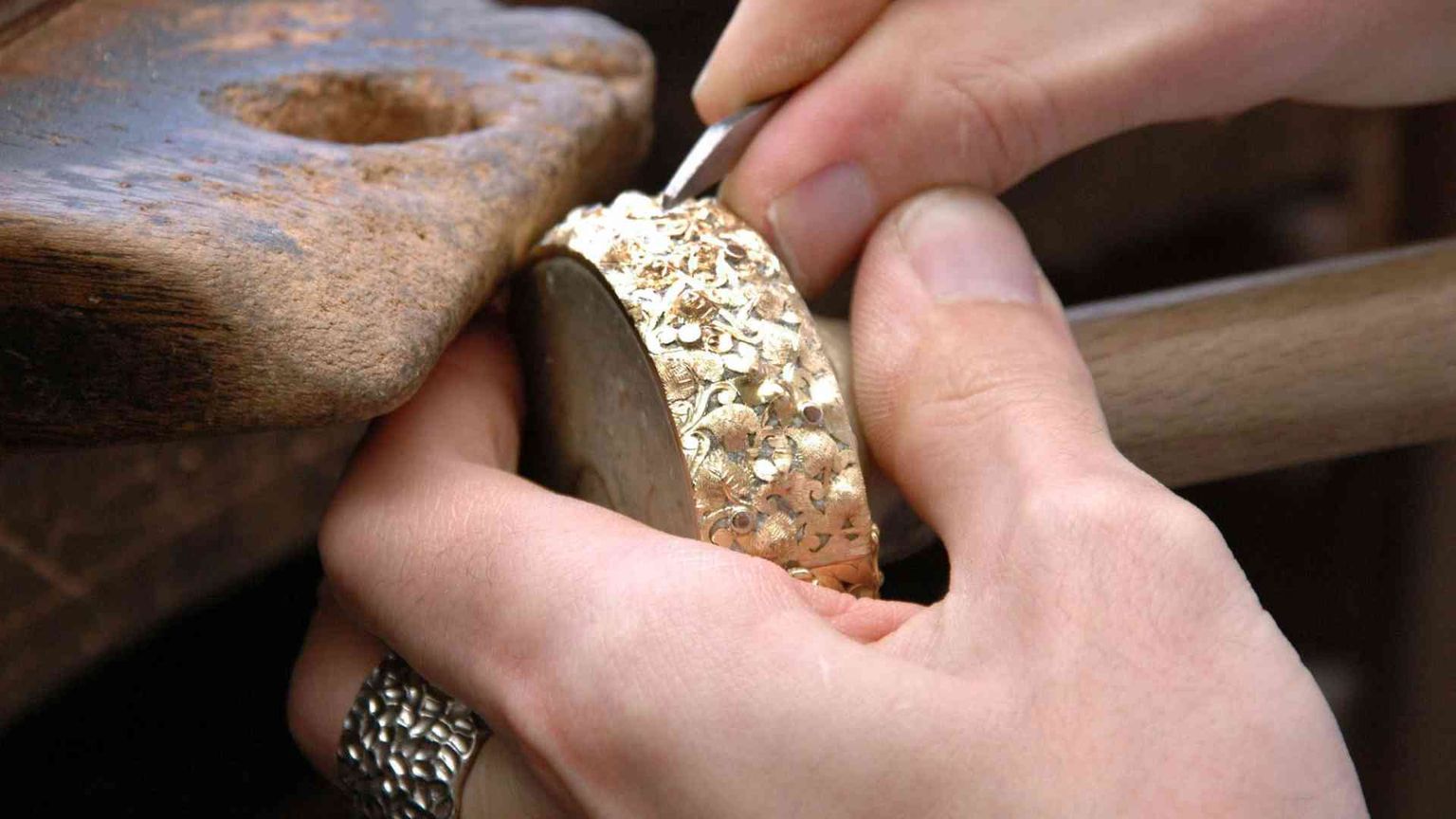 L'oro di Valenza non brilla più: è allarme occupazionale