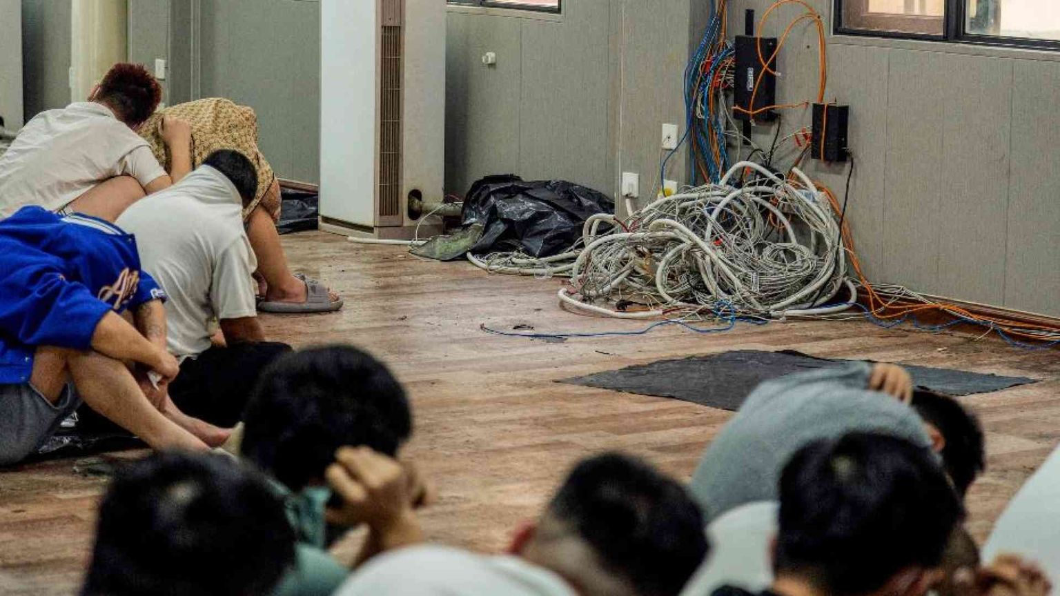 Tornano a casa i lavoratori ridotti in schiavitù nei centri truffa