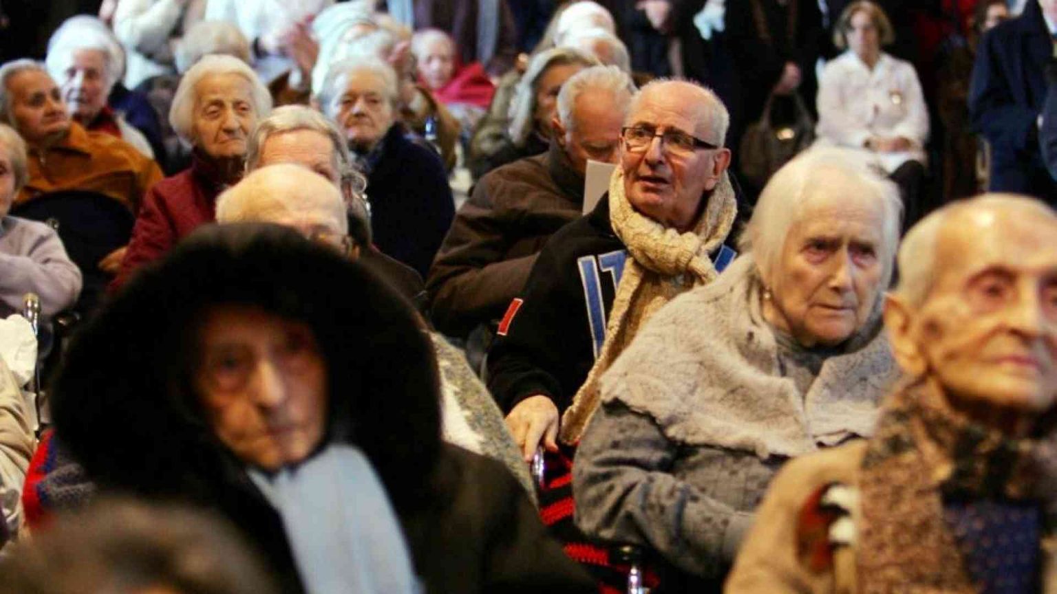 Over 65, religiosi ma non troppo. Come è cambiata la fede vissuta
