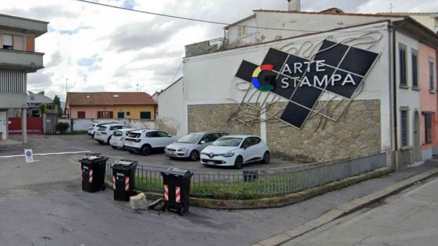 Erano ai domiciliari, ma continuavano a sfruttare gli operai