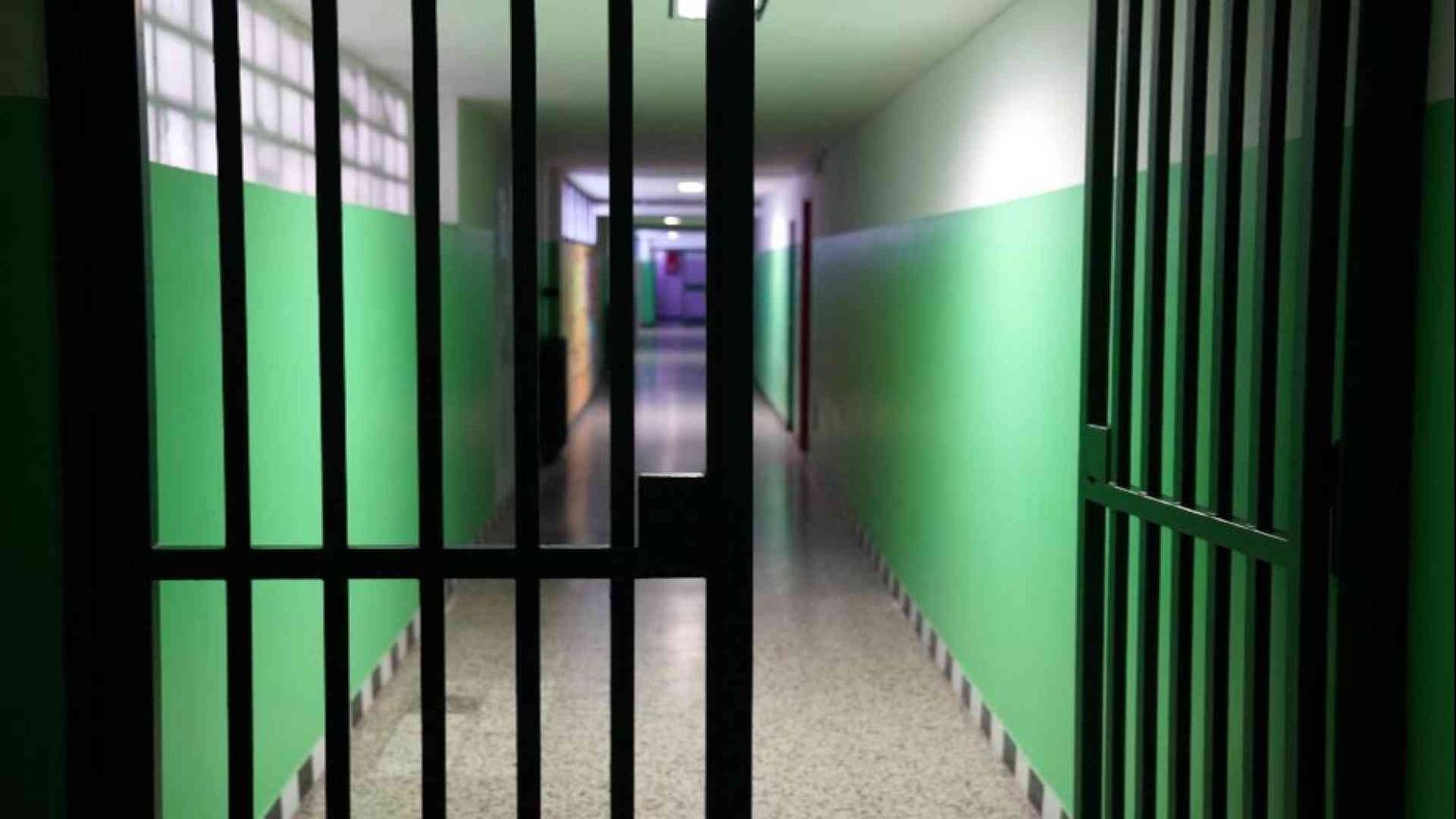 Droga e telefonini nelle nostre carceri: maxi-blitz e 116 indagati