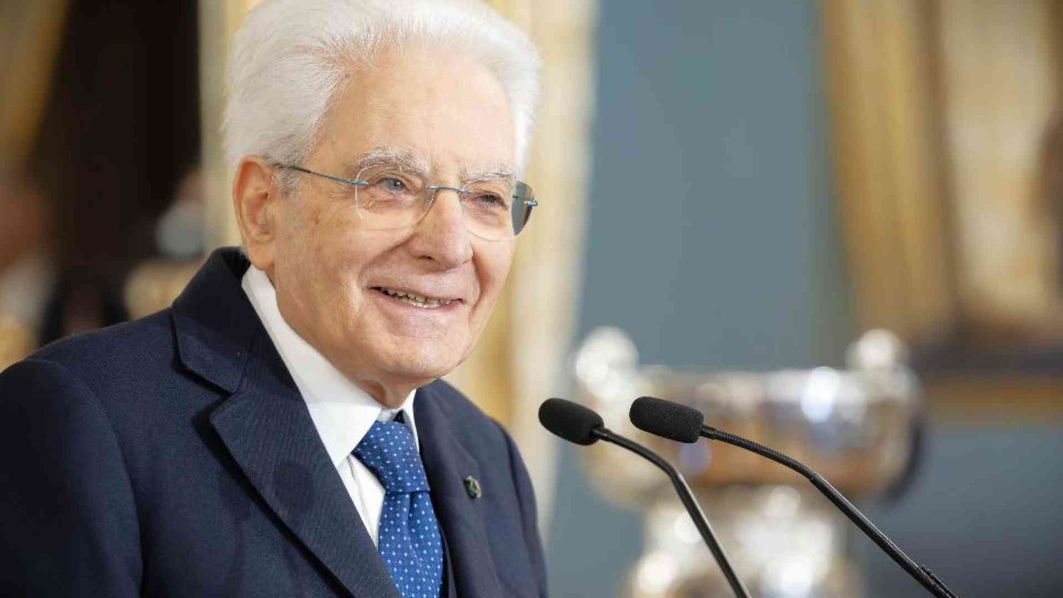 Mattarella: una società piena di solitudini, la risposta è la solidarietà