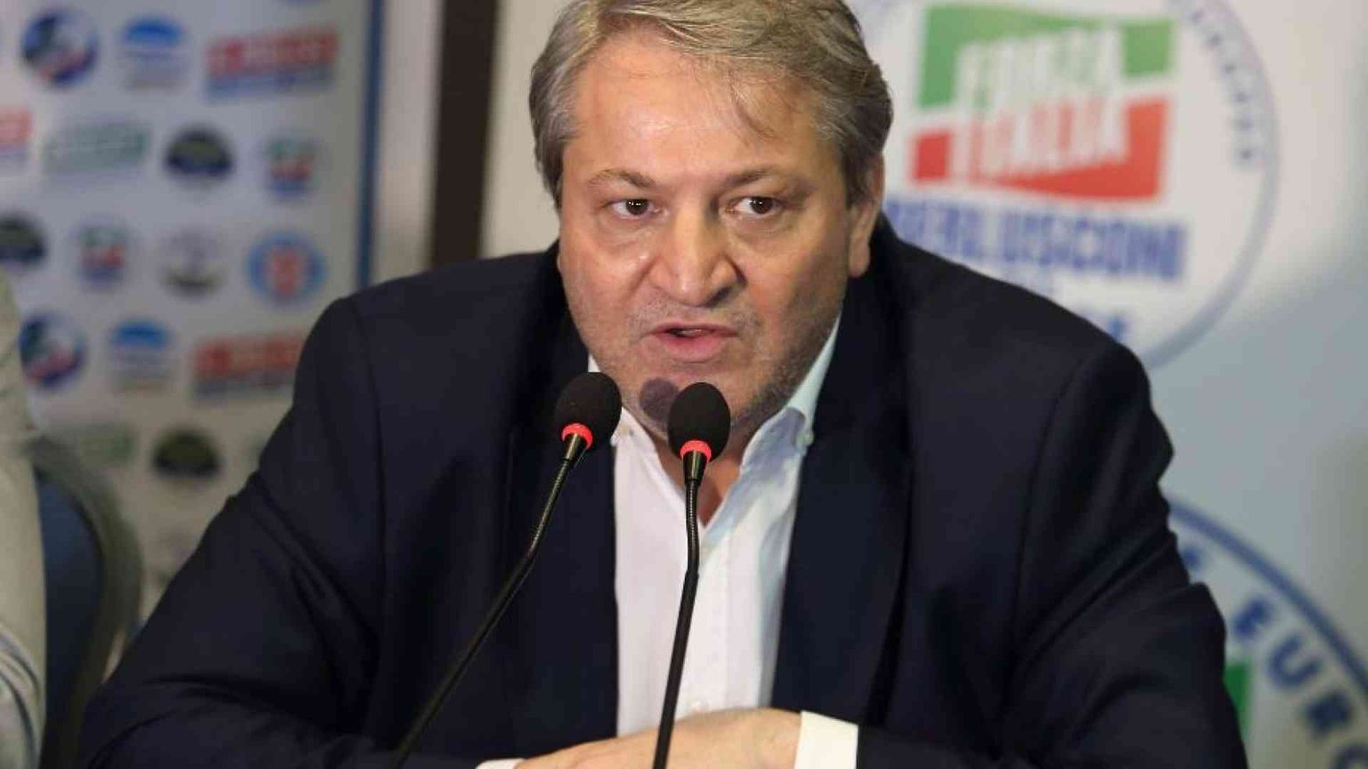 Il presidente del Molise: sono indagato per corruzione