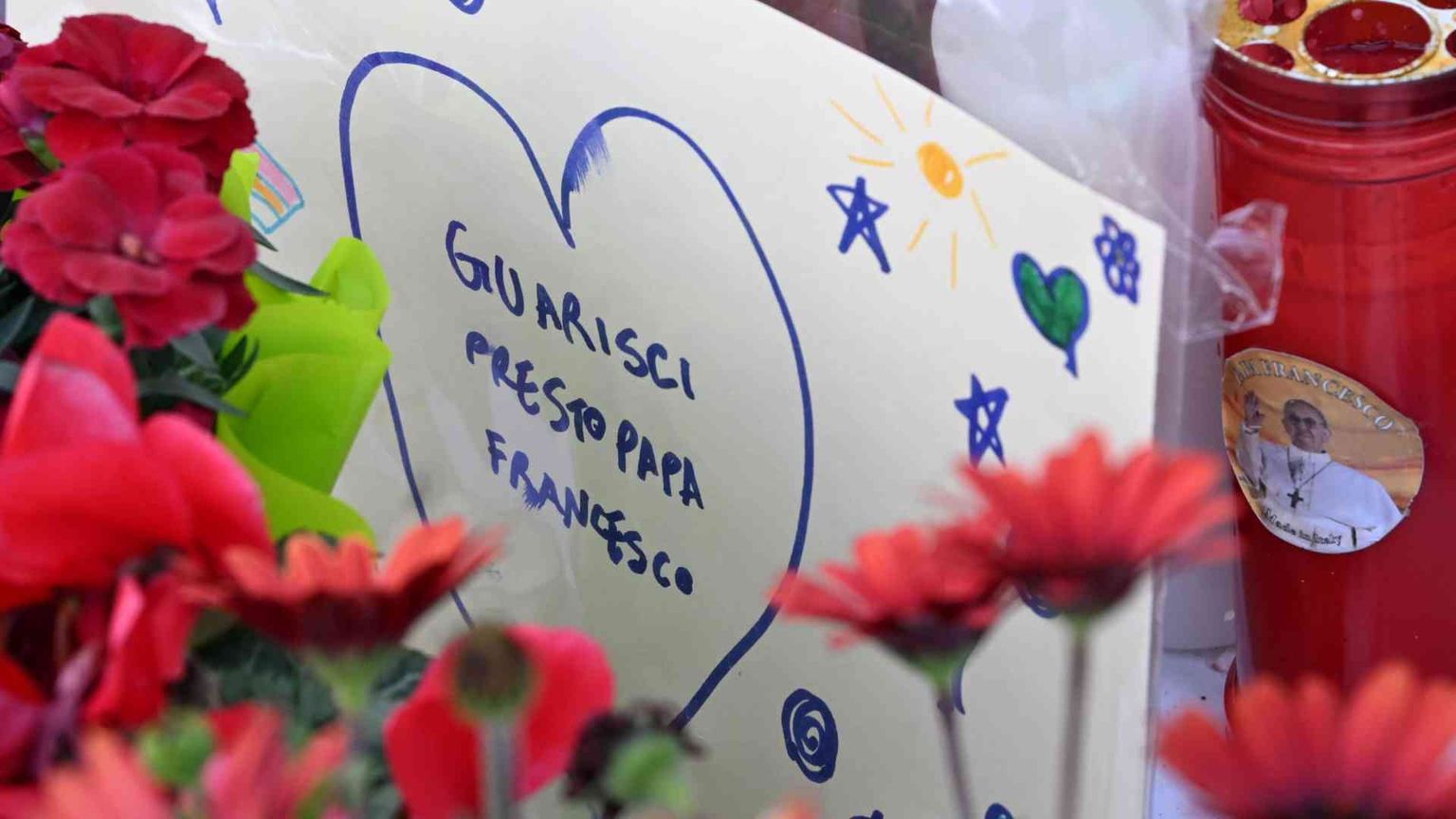 Il Papa ha riposato bene. Fonti vaticane: «Non è sedato»