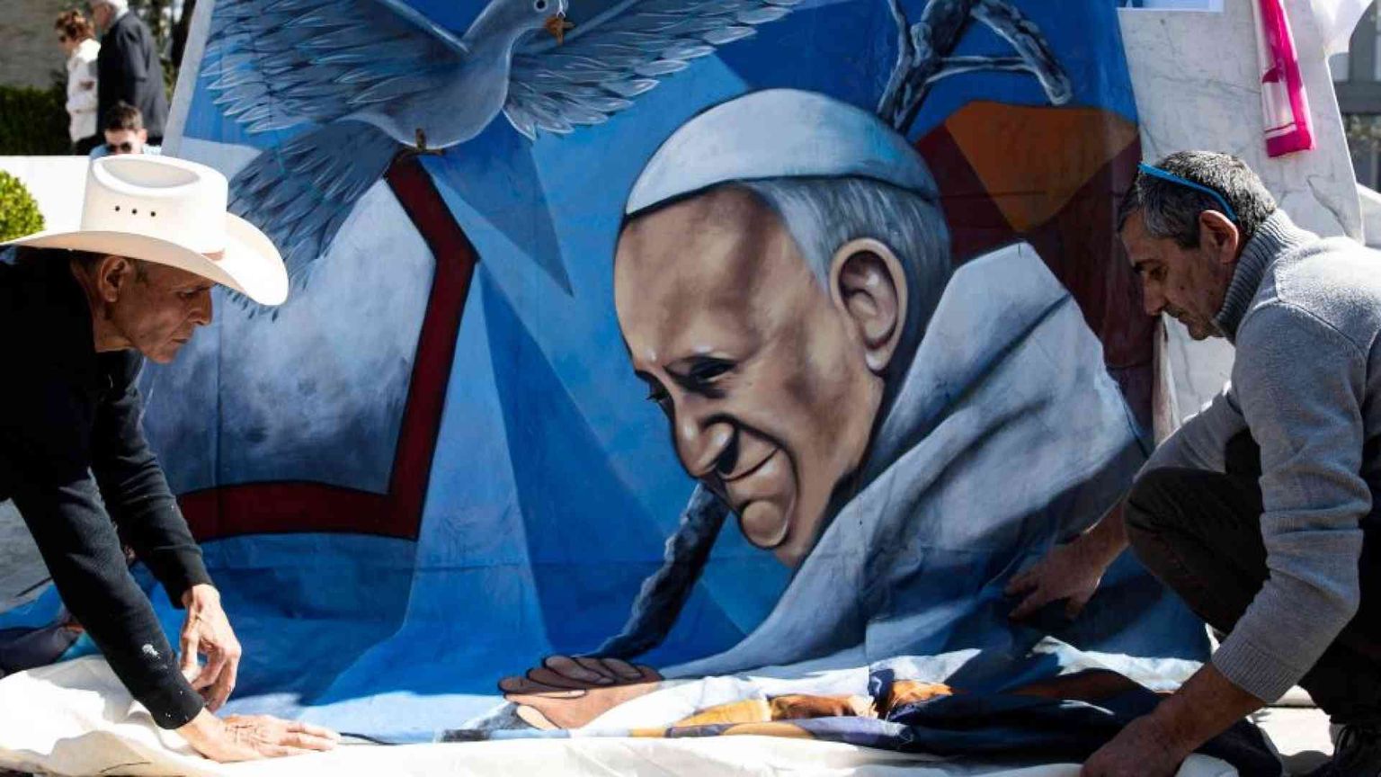 Il Papa prosegue con le cure e la fisioterapia motoria