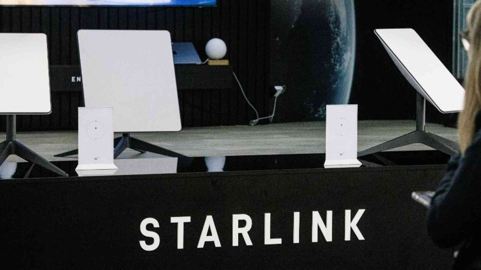 Perché la rete satellitare Starlink è fondamentale per l'Ucraina