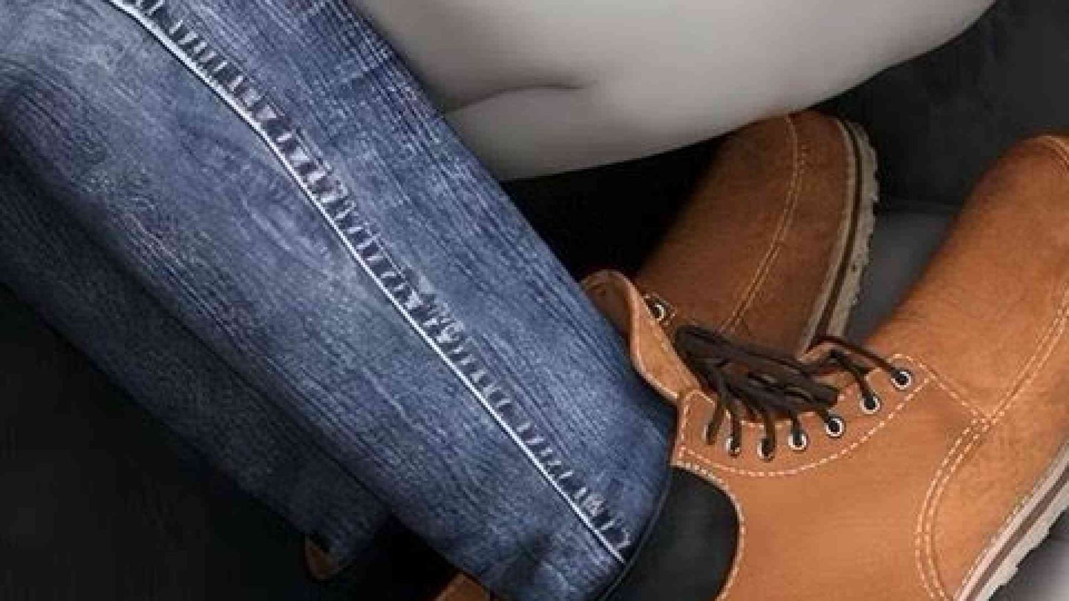 Sicurezza in auto: arriva l'airbag per i piedi