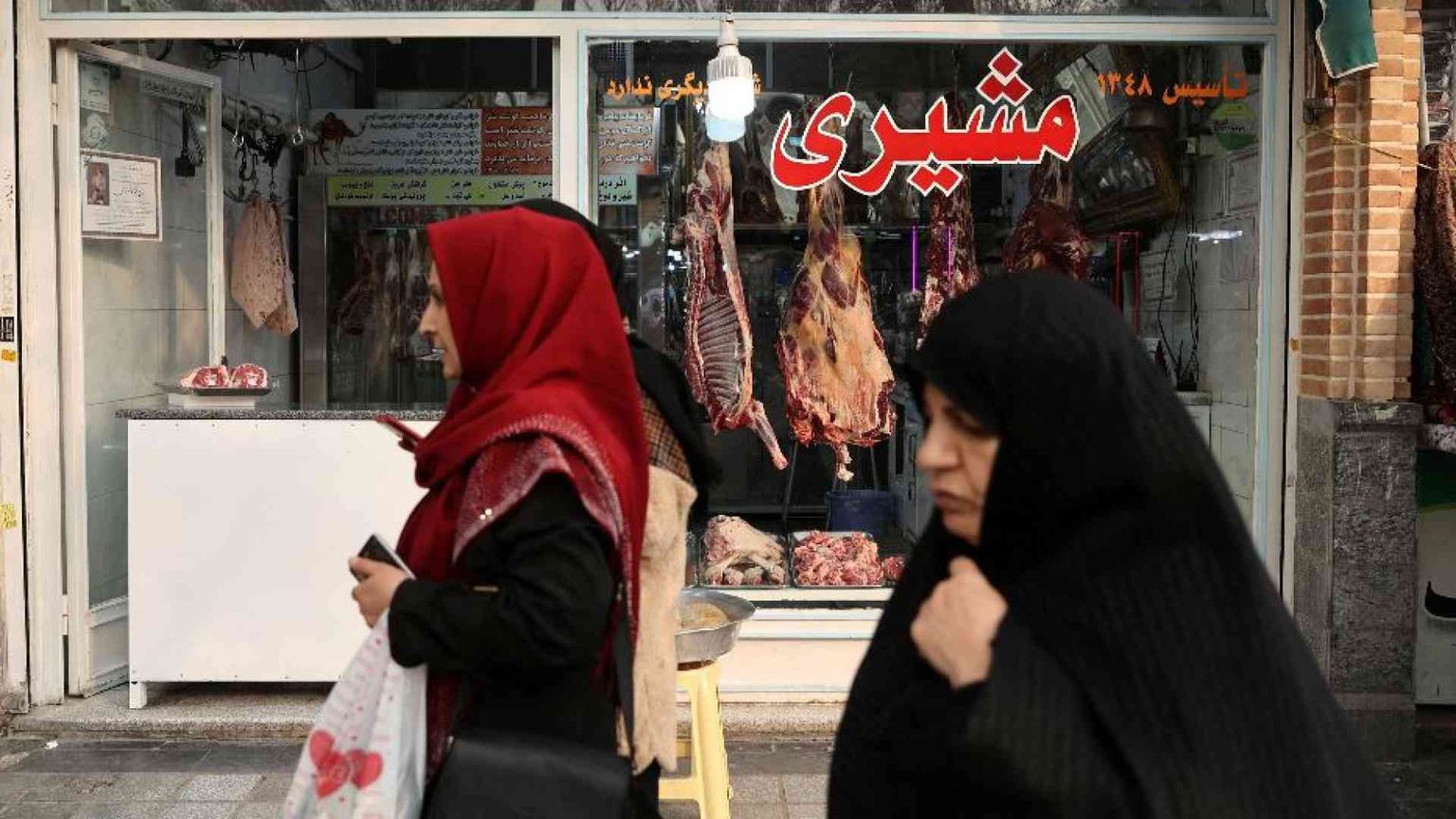 L'Iran ora usa i droni per arrestare le donne senza velo