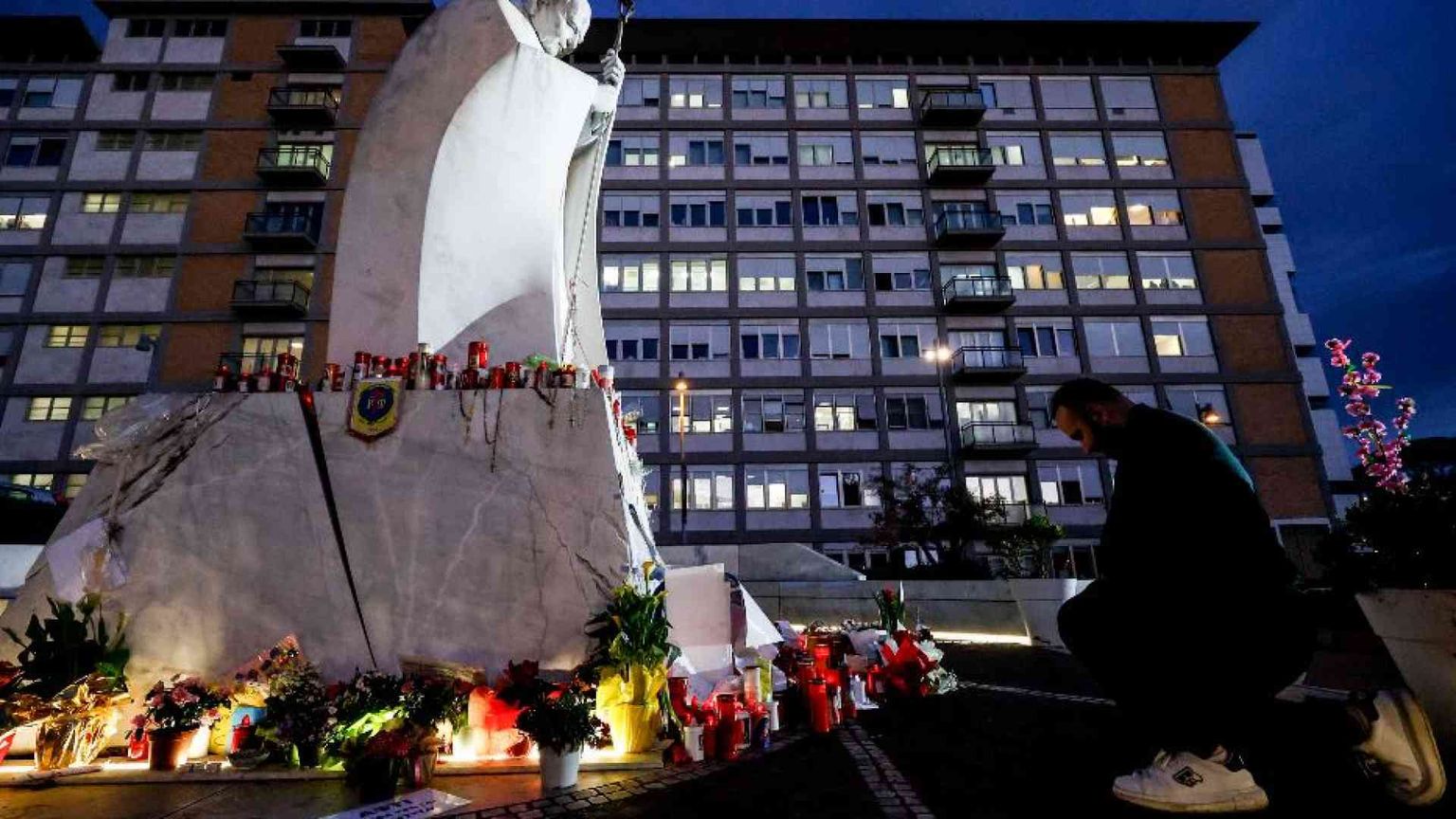 Vicinanza, tenerezza, luce: i “segreti” rivelati dalla malattia del Papa