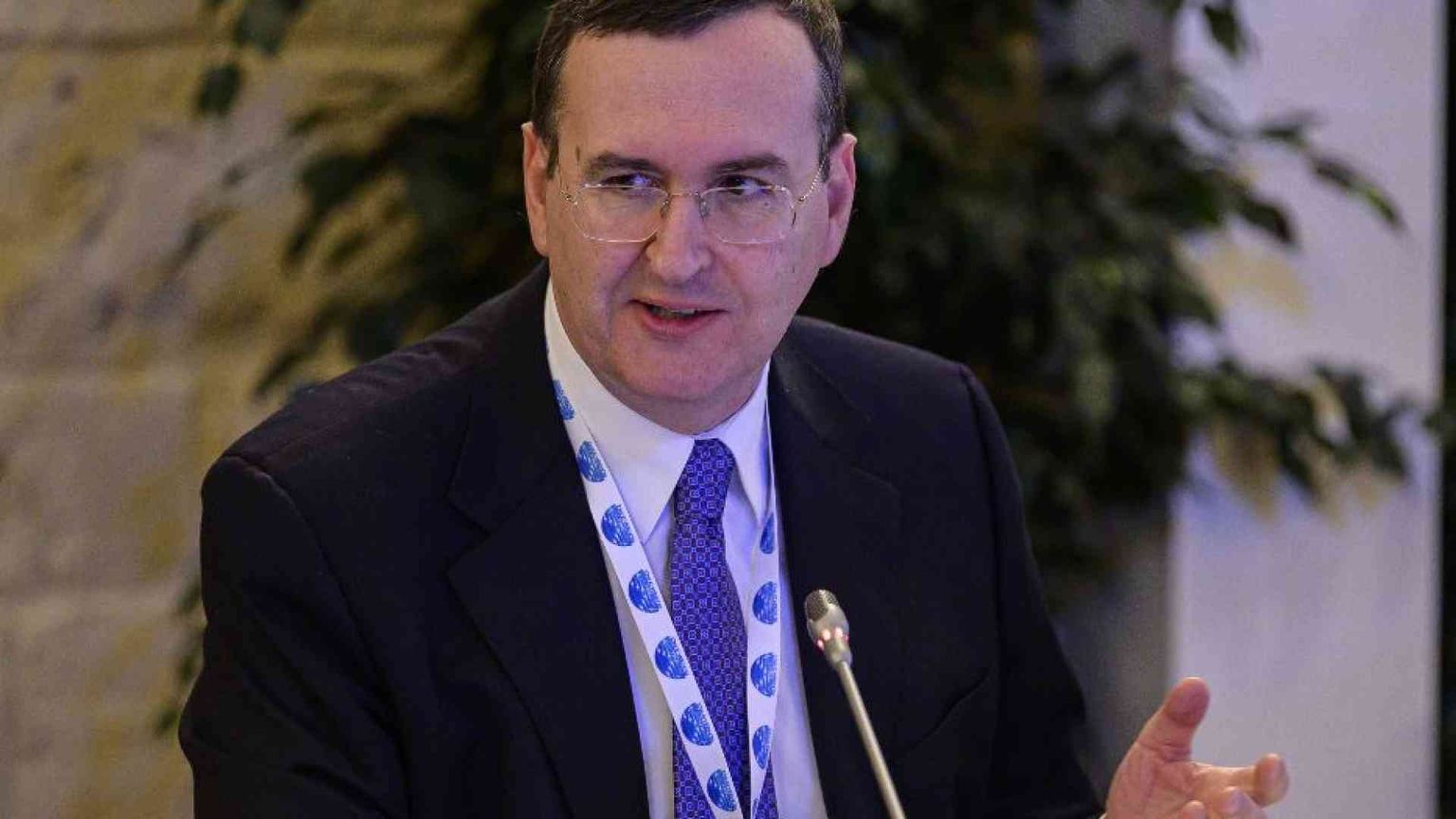 Per fare la pace bisogna trattare con chi fa la guerra