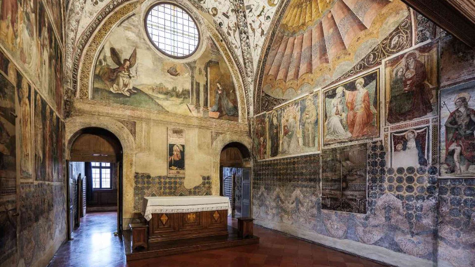 L’affresco di una tenda islamica scoperto in una chiesa medievale di Ferrara