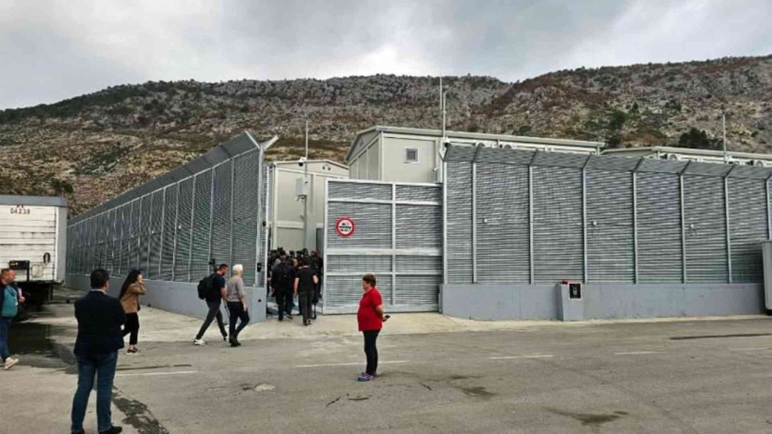 Un miliardo per due centri vuoti. Sull'Albania il governo prova a cambiare