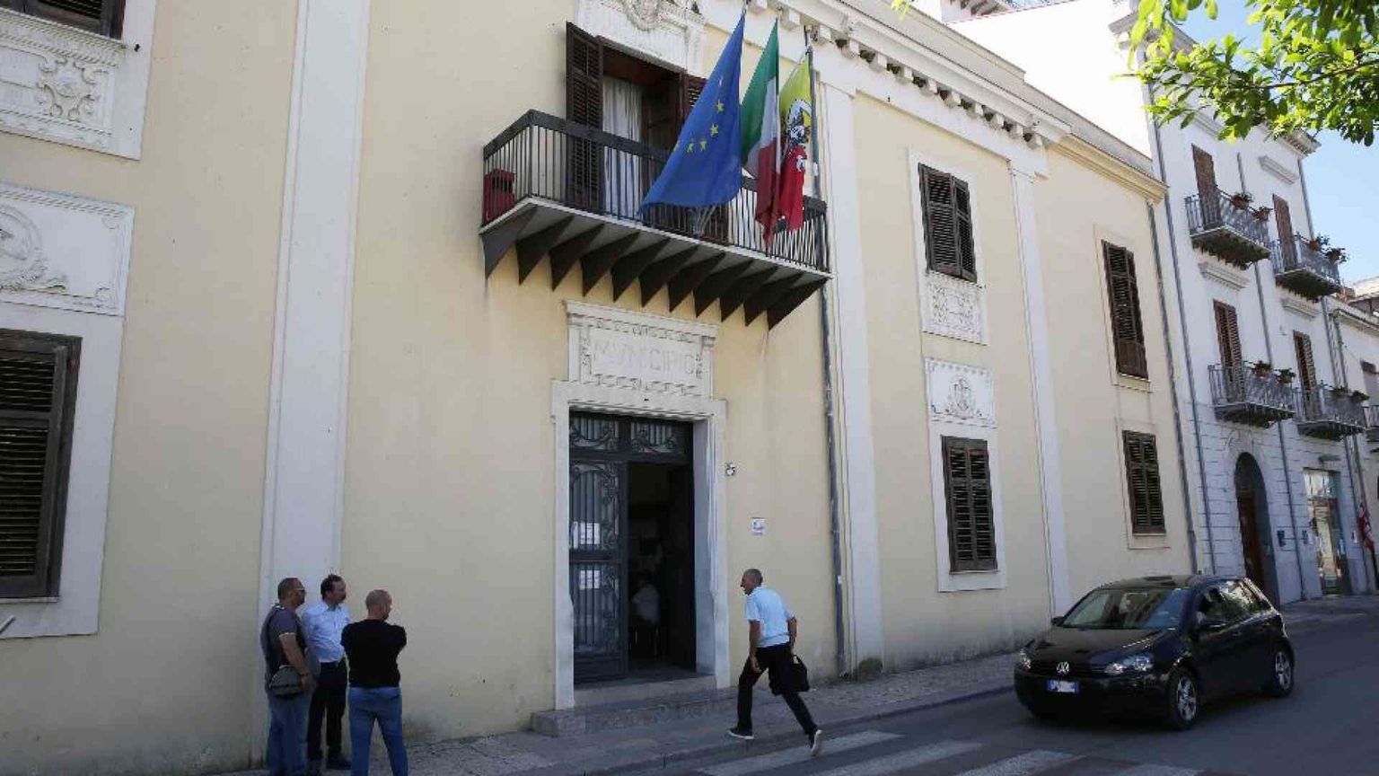 Un uomo picchiato a morte, dopo una lite in strada: cosa si sa finora