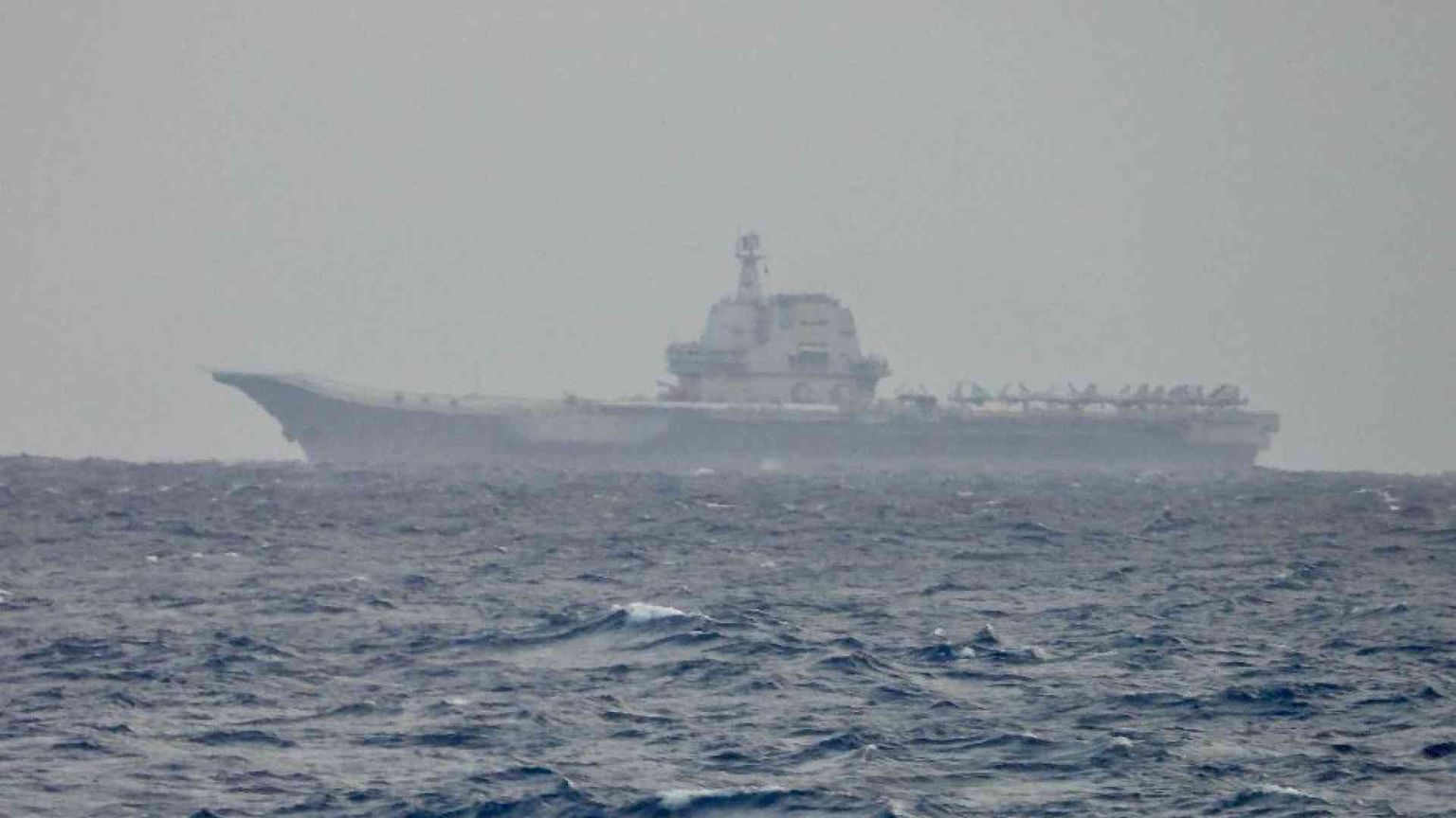 La Cina alza i toni con Taiwan: navi da guerra e aerei attorno all'isola