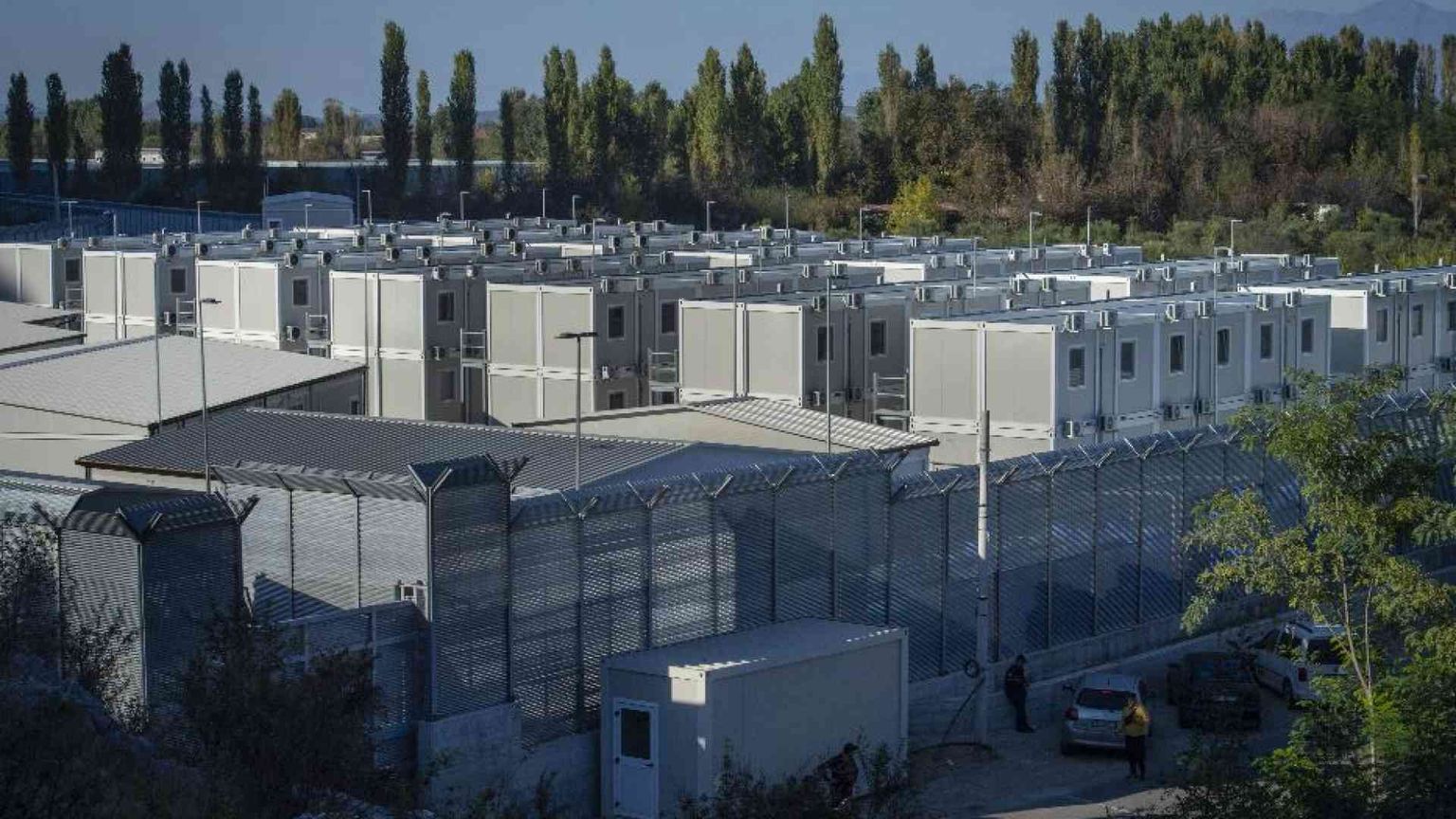 Viaggio a Gjader, in Albania, dove sta per iniziare l'esperimento Cpr