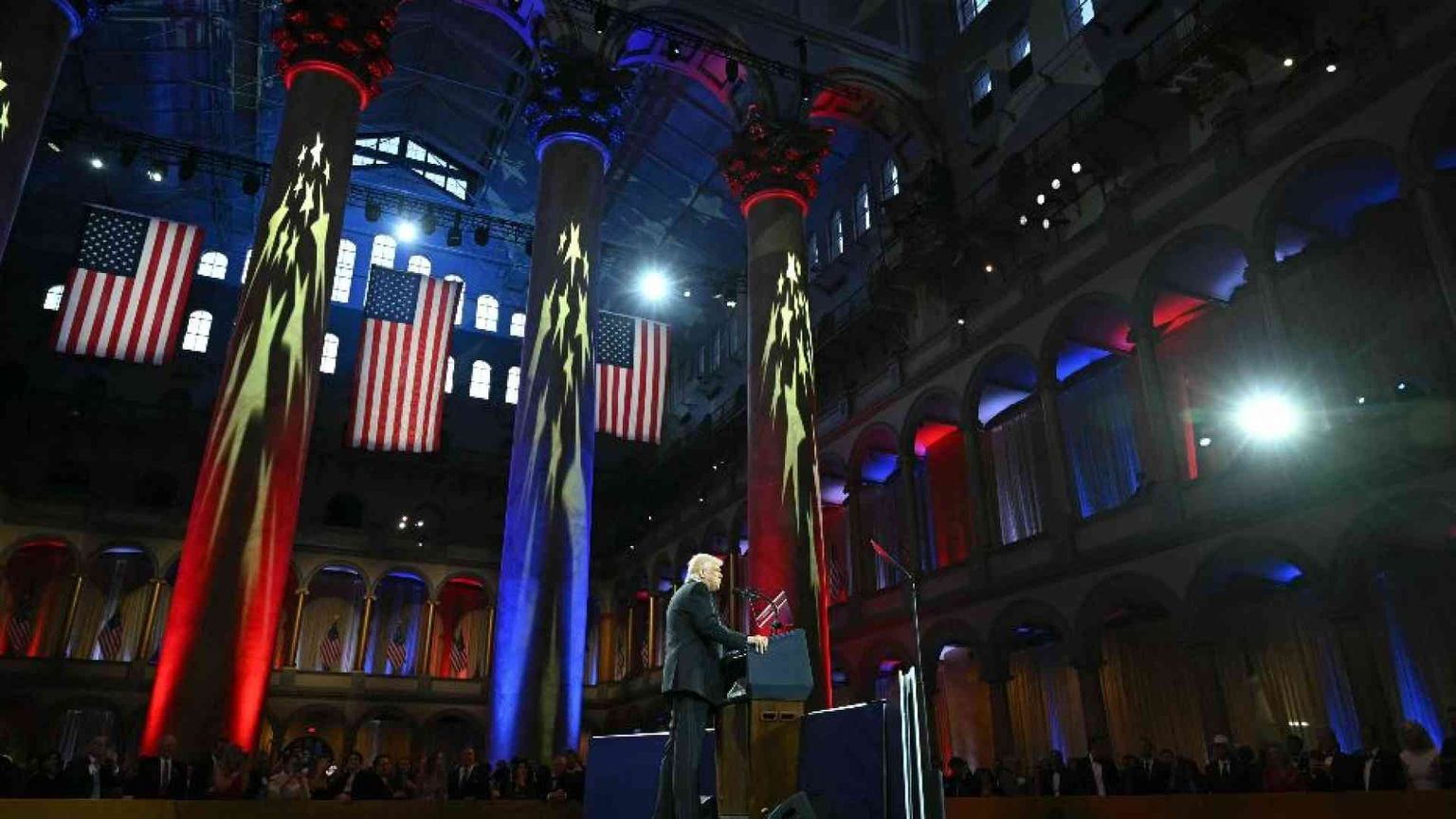 Al via i «dazi reciproci» per 60 Paesi, la Cina risponde. La frase-choc di Trump