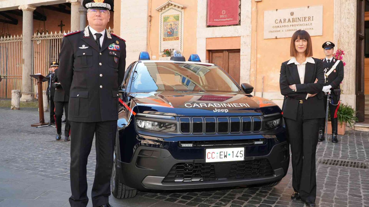 I Carabineri "a zero emissioni" salgono su Jeep Avenger