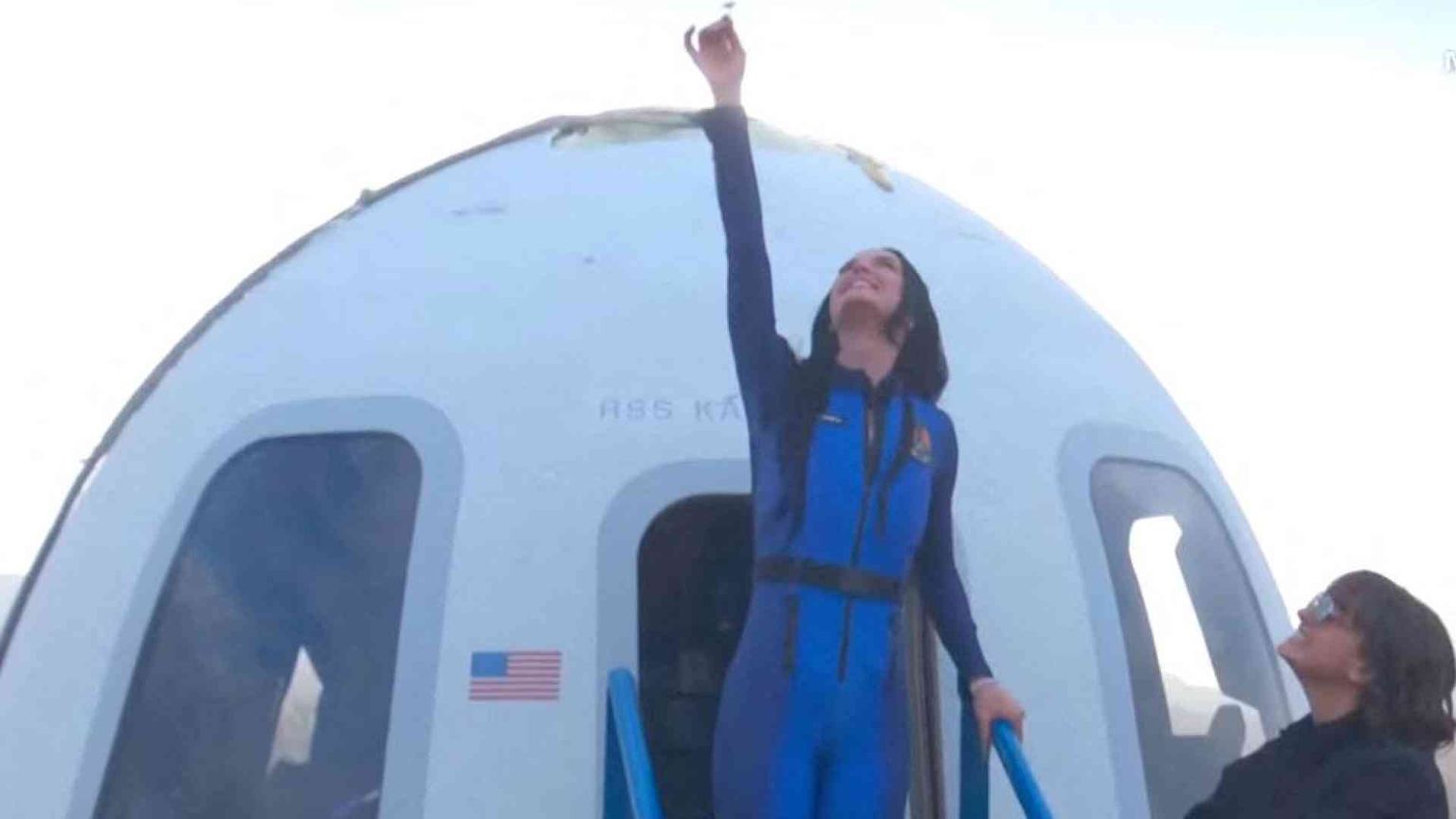 Riuscito il volo nello spazio con 6 donne fra cui la popstar Katy Perry