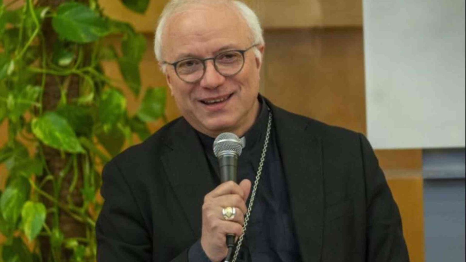 Baturi: «Il Papa ci mostra il vero potere, quello che disinnesca le guerre»