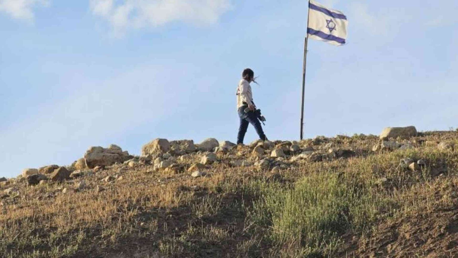 I picnic con le armi in pugno dei giovani coloni: viaggio in Cisgiordania