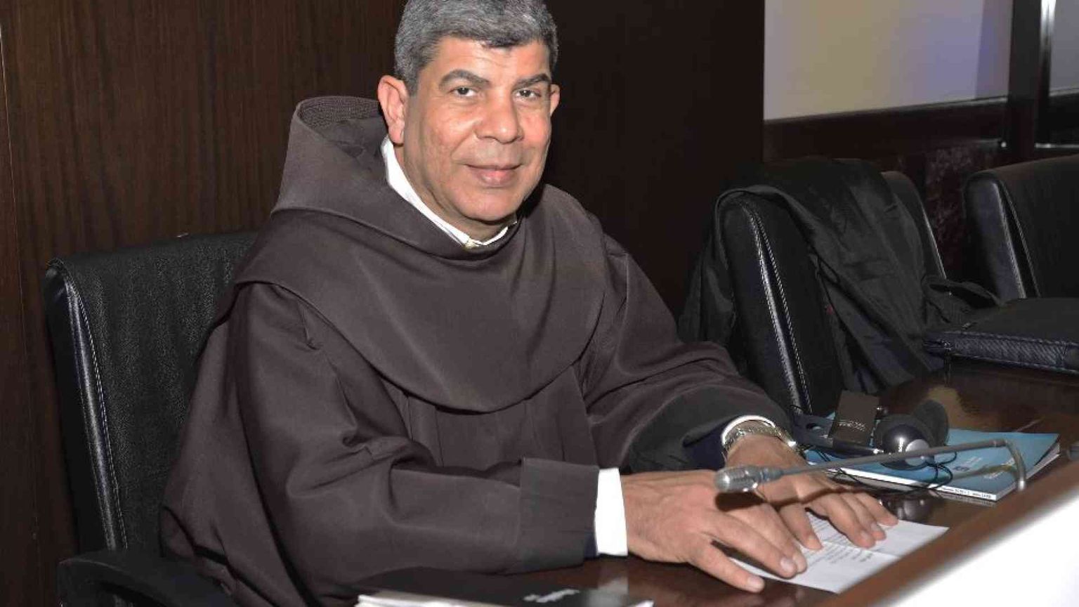 Sotto la Croce a chiedere il dono della pace