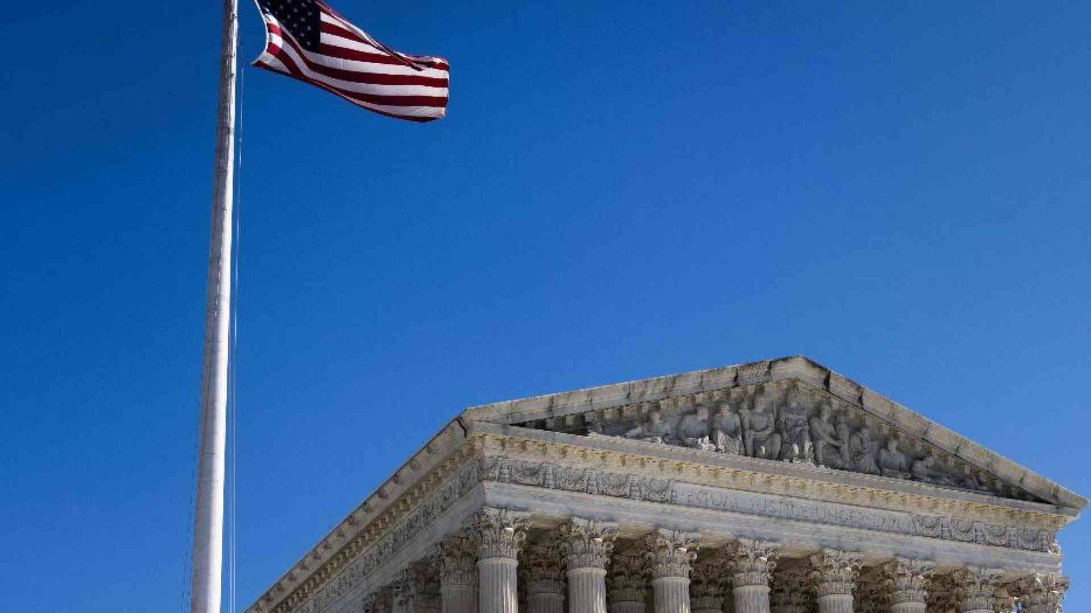 La Corte Suprema ferma Trump: «Sospenda le deportazioni dei venezuelani»