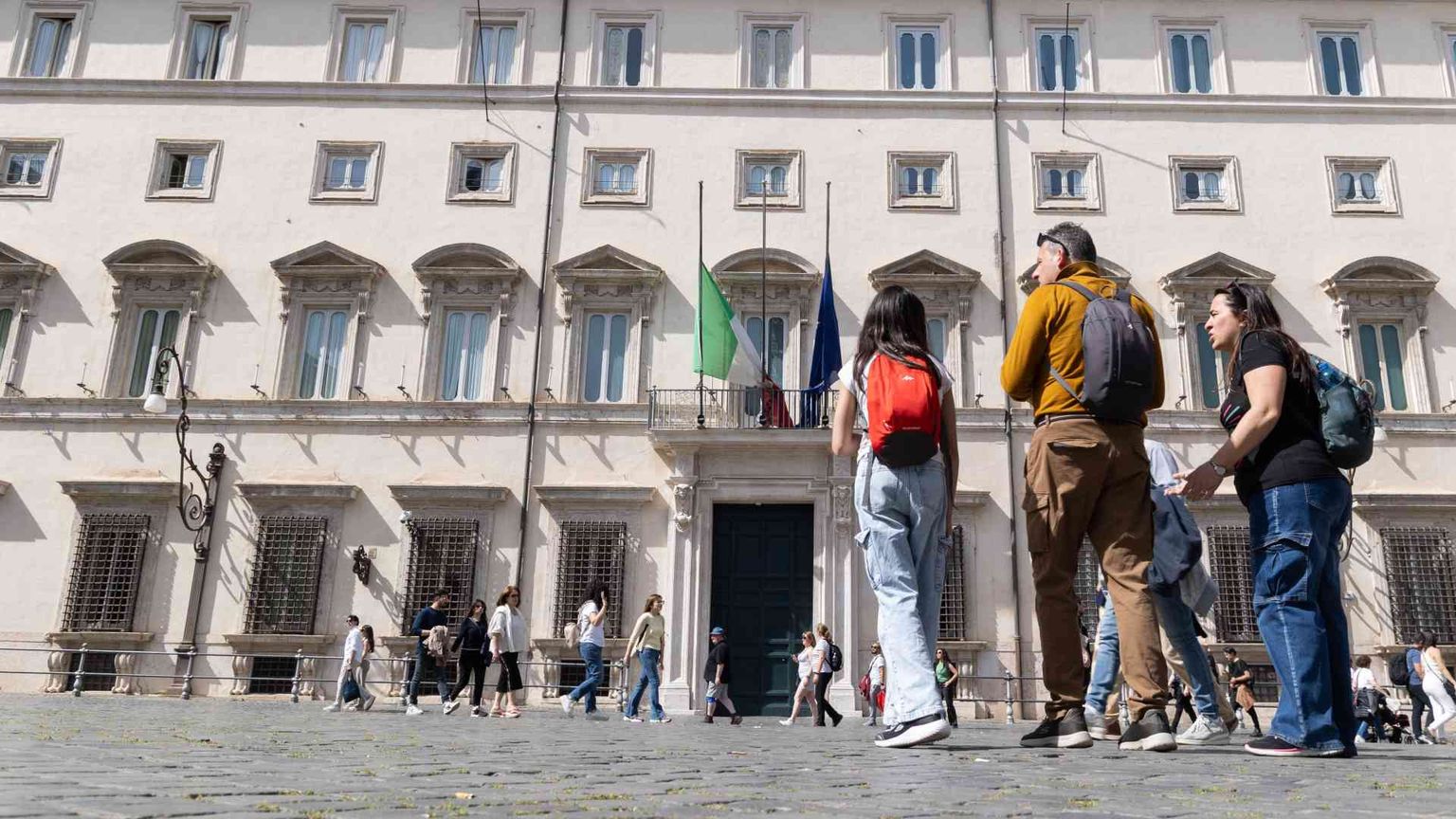 Cinque giorni di lutto nazionale per Francesco: cosa comportano