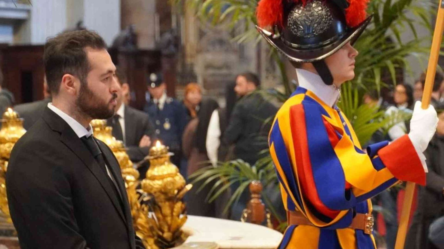 Lorenzo e gli altri, i giovani di Azione Cattolica che vegliano il Papa