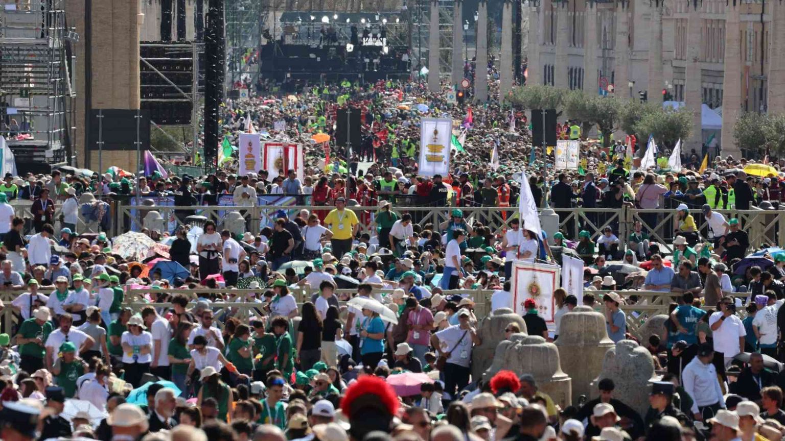 I ragazzi da tutto il mondo per il Papa. Parolin: la sua eredità diventi vita