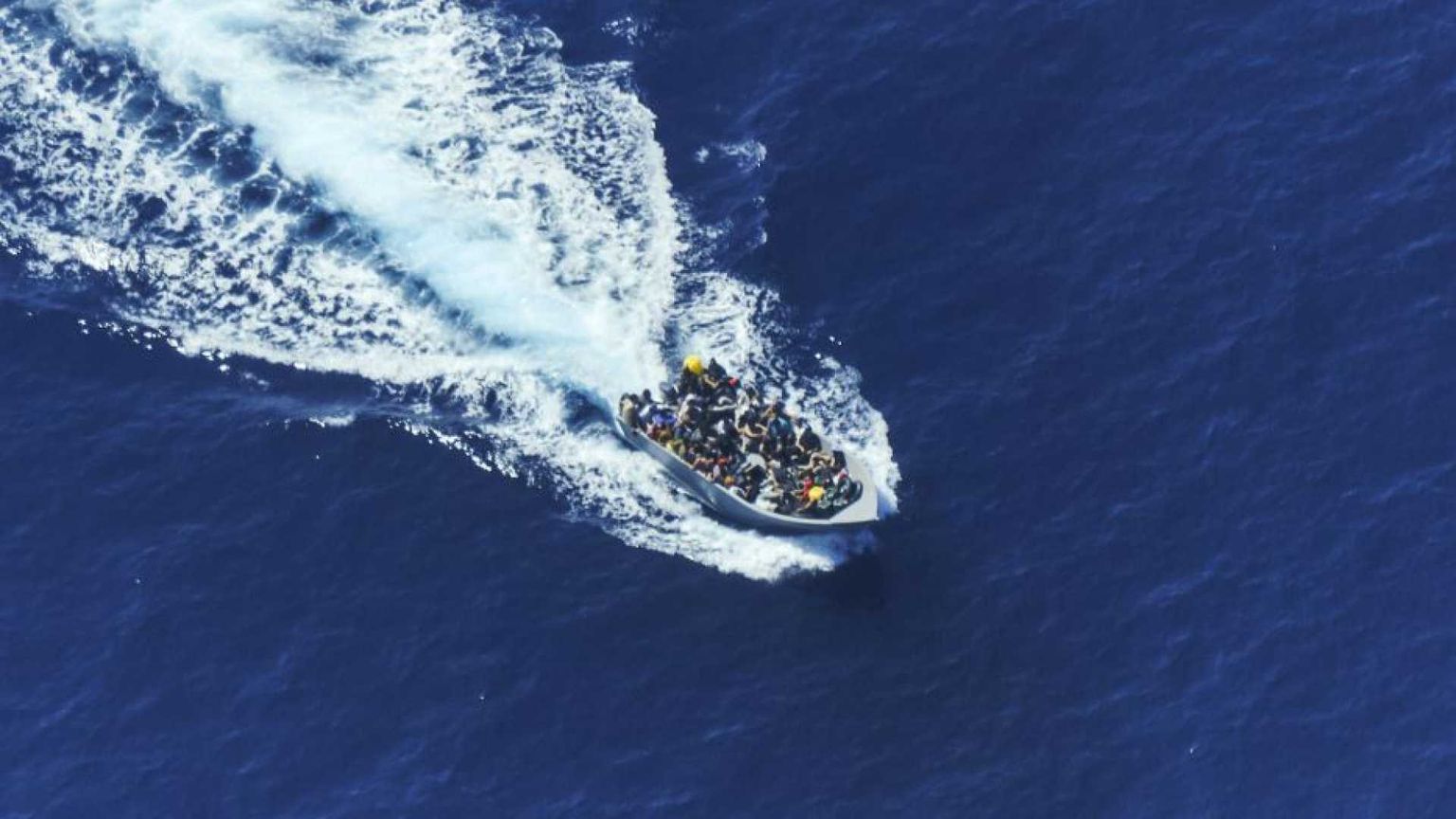 Un altro terribile naufragio: 50 morti nel Mediterraneo