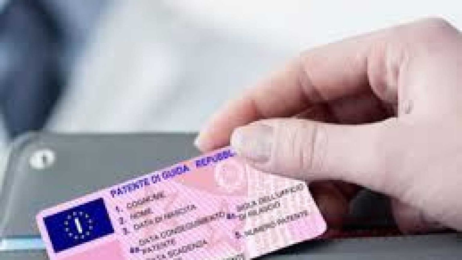 Il permesso di guida in Italia è il più caro d'Europa