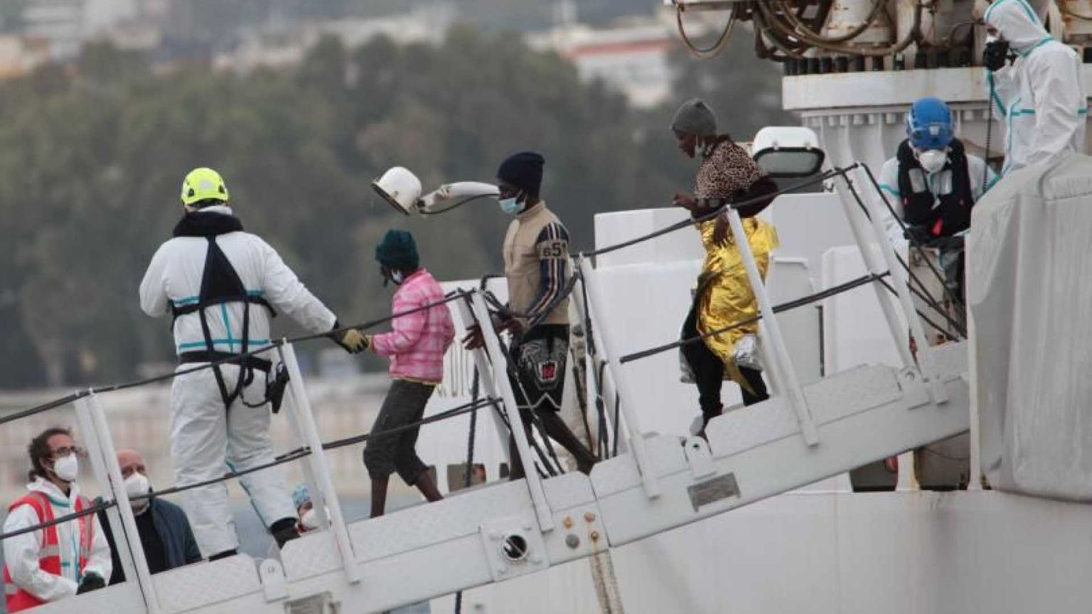 A Salerno è sbarcata la nave dei bambini: 92 erano soli